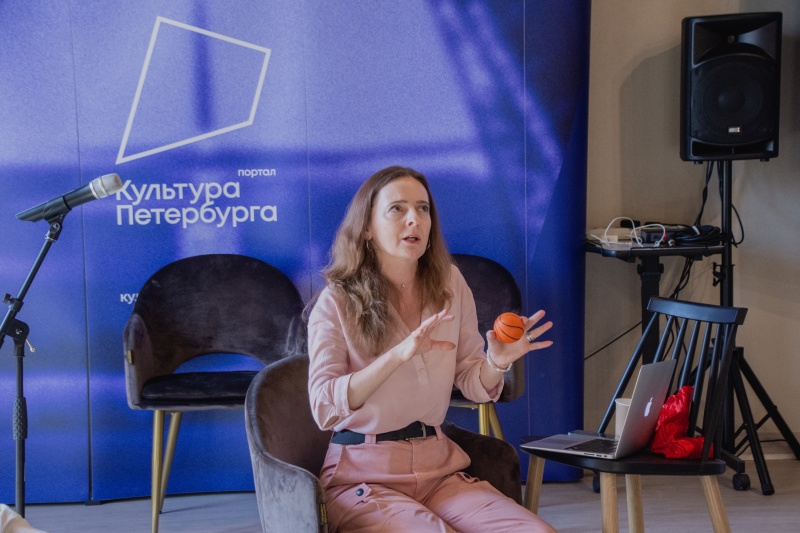 В медиацентре «Культура Петербурга» юные журналисты стали участниками актерских тренингов