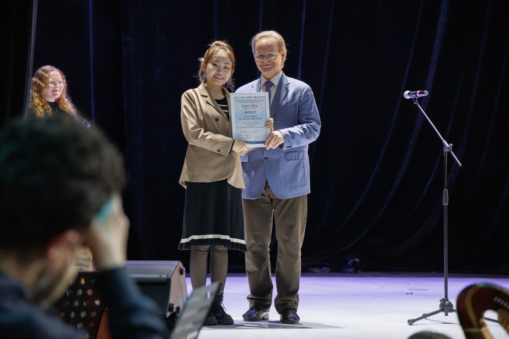 Итэгэлэ Сэргэлэн (I премия) Фото:Виталий Рубанов. Правообладатель: conservatory.ru. Итэгэлэ Сэргэлэн I премия фото_Виталий Рубанов .jpg