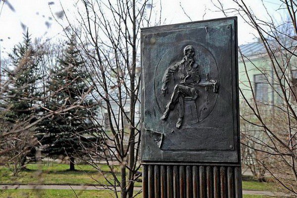 Памятник Набокову / saint-petersburg.com