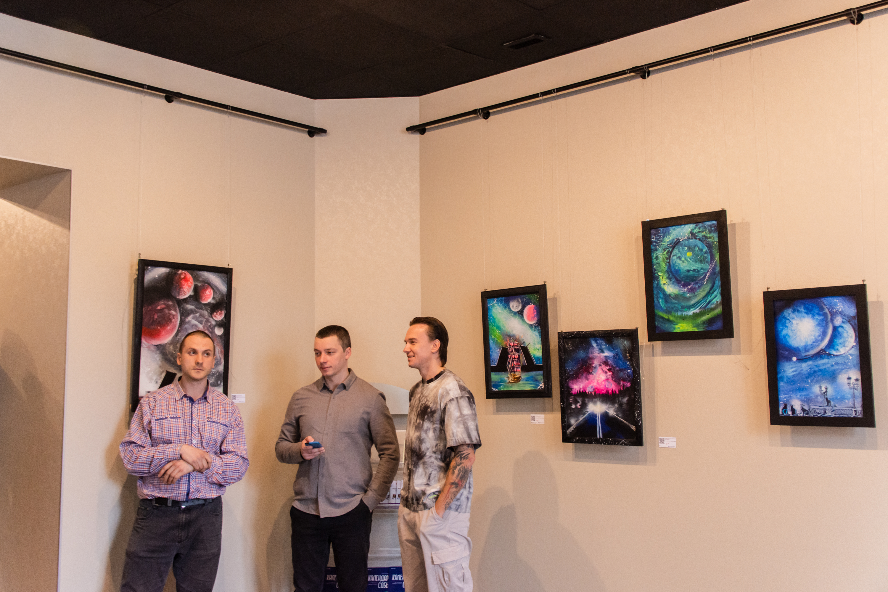 В медиацентре «Культура Петербурга» открылась выставка аэрозольной живописи Алены Логиновой 15