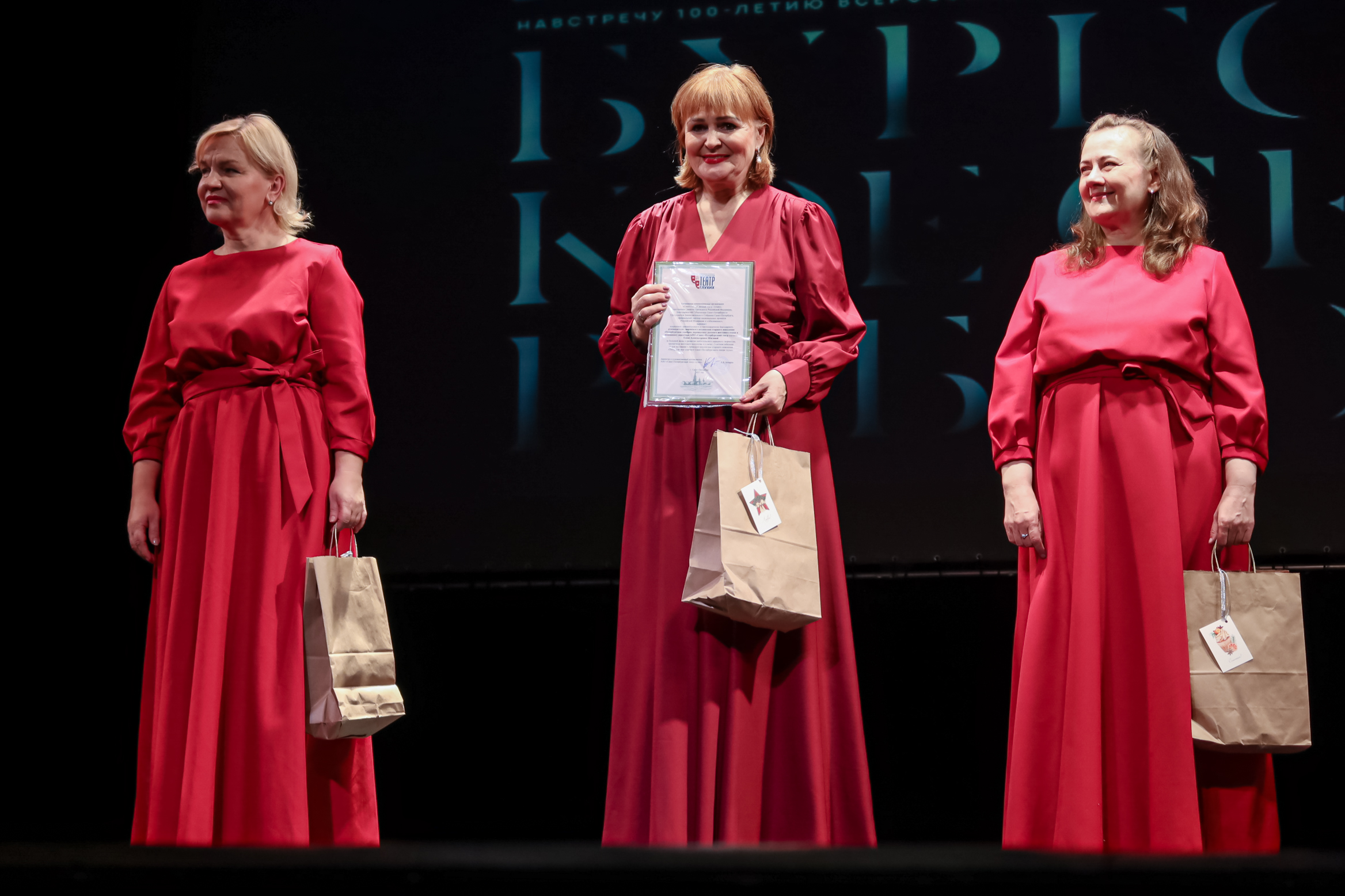 В Северной столице показали, как старшее поколение поёт на жестовом языке28