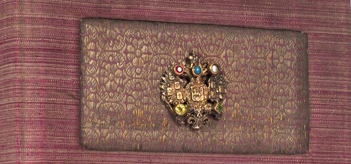 Обложка: Фотоальбом императрицы Александры Федоровны продали в Петербурге за 13 миллионов рублей Обложка: Фотоальбом императрицы Александры Федоровны продали в Петербурге за 13 миллионов рублей