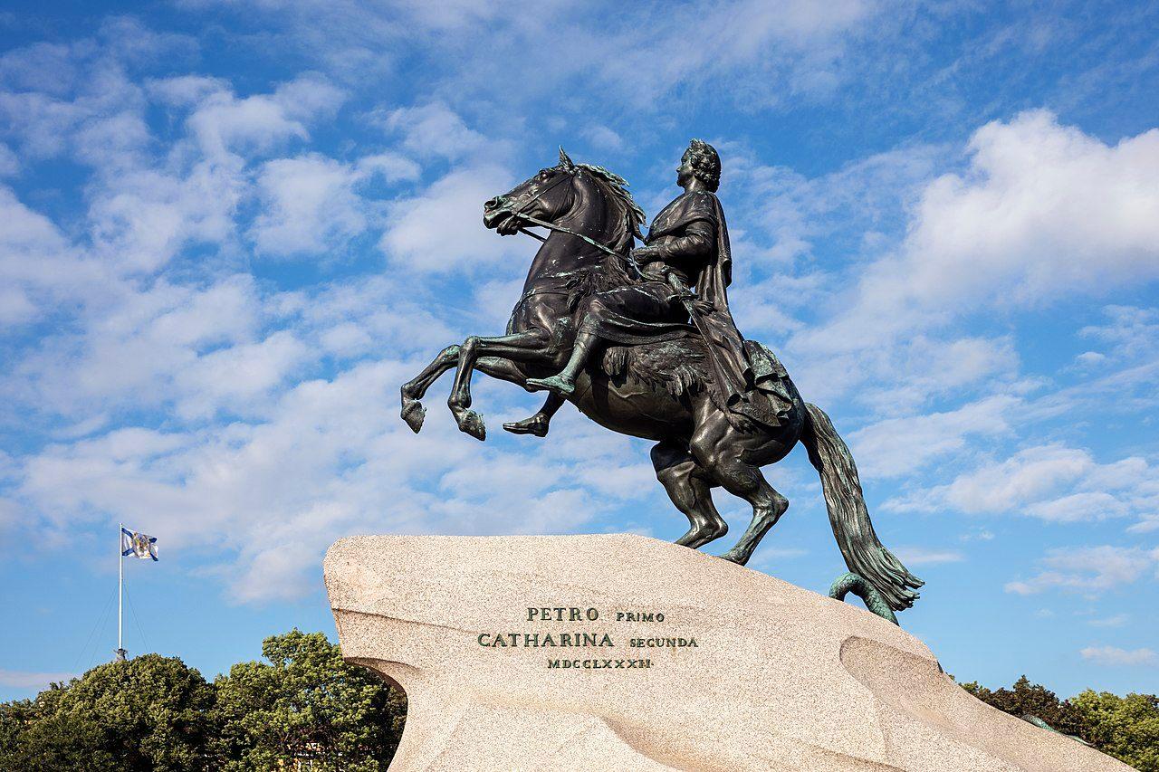 https://upload.wikimedia.org/wikipedia/commons/thumb/f/fb/RUS-2016-SPB-Bronze_Horseman_02.jpg/1280px-RUS-2016-SPB-Bronze_Horseman_02.jpg