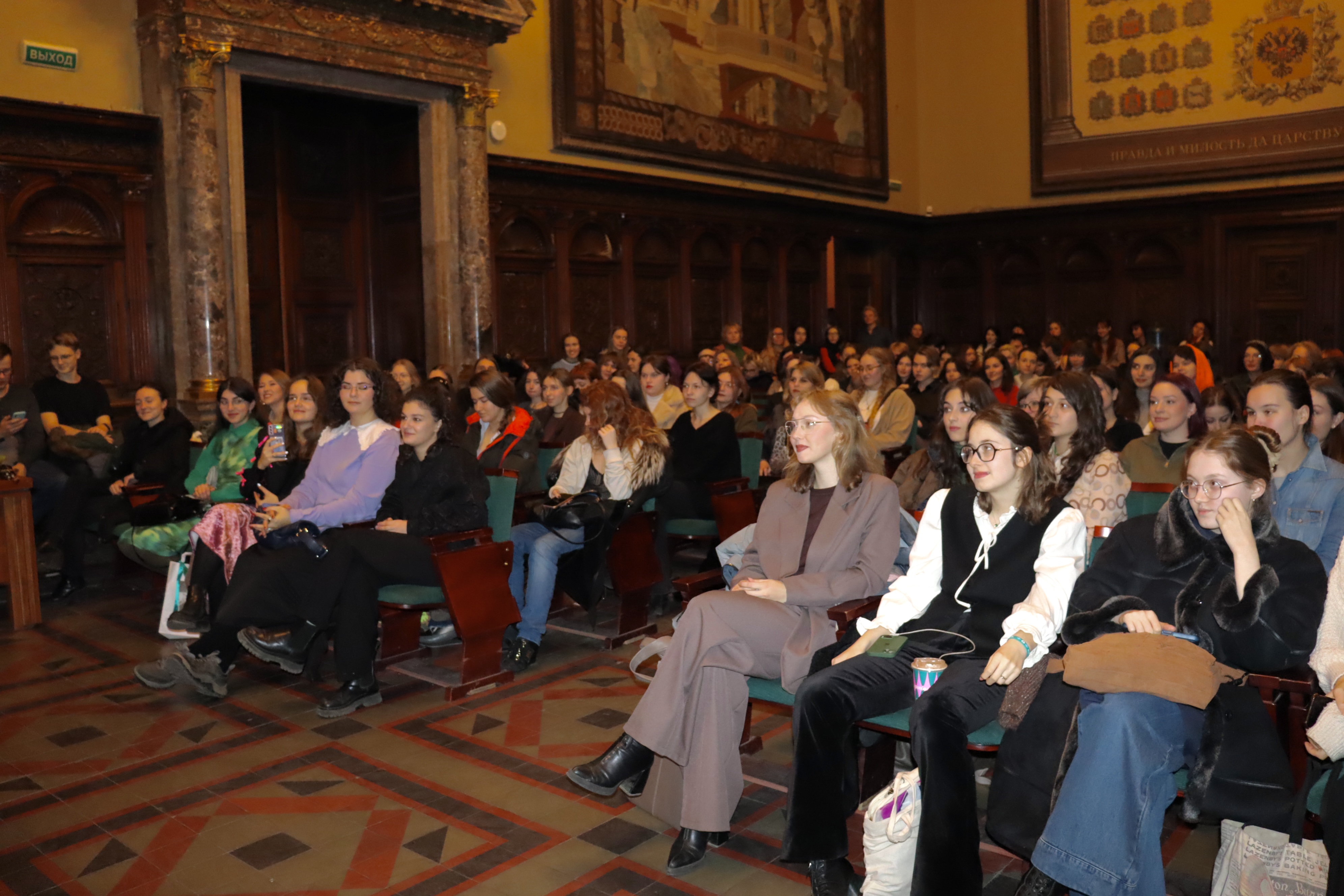 В Академии Штиглица выступил историк моды Анатоль Вовк3