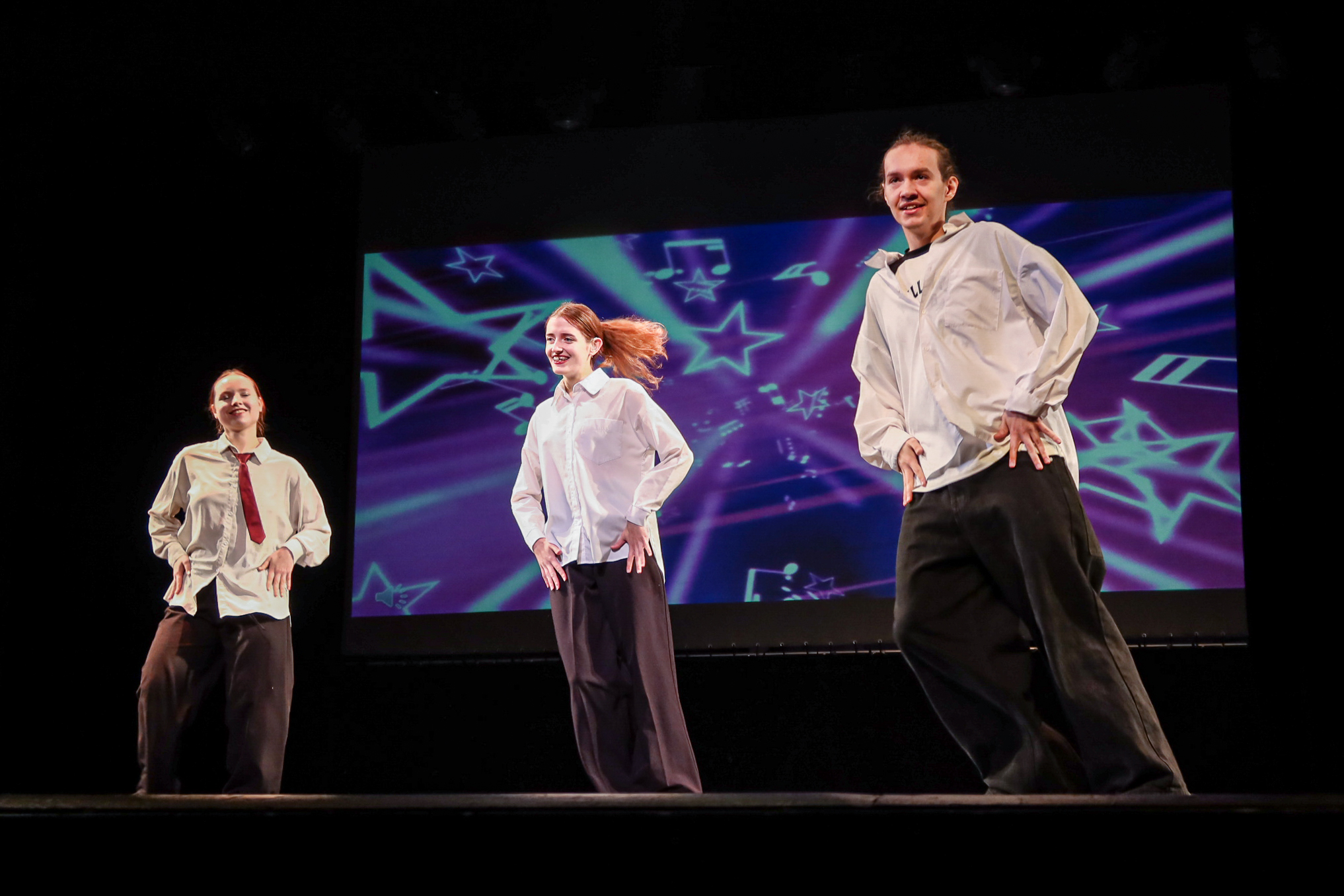 В Северной столице показали, как старшее поколение поёт на жестовом языке17