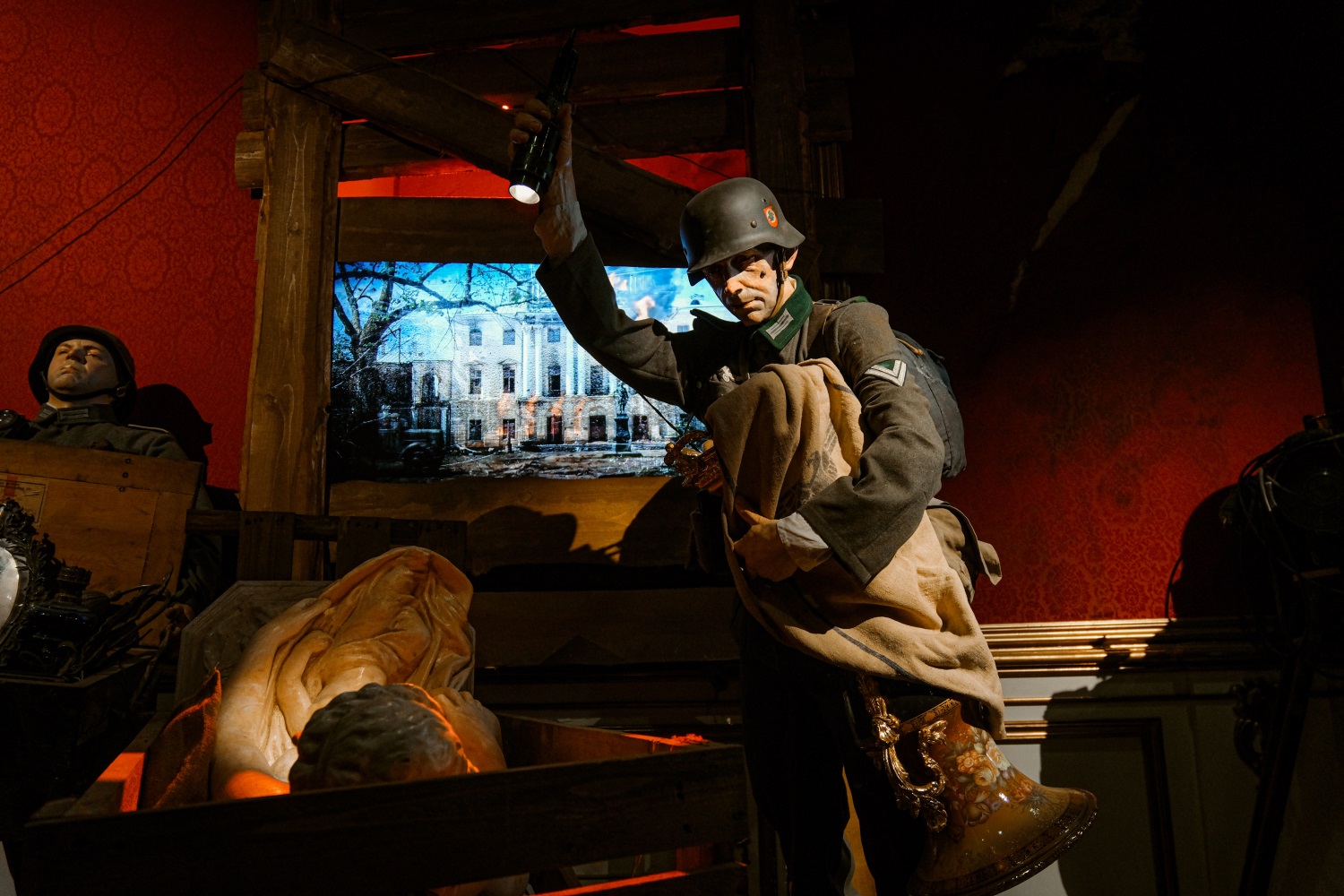 В музее политической истории России открылась выставка «Спасенная культура. Без срока давности»2