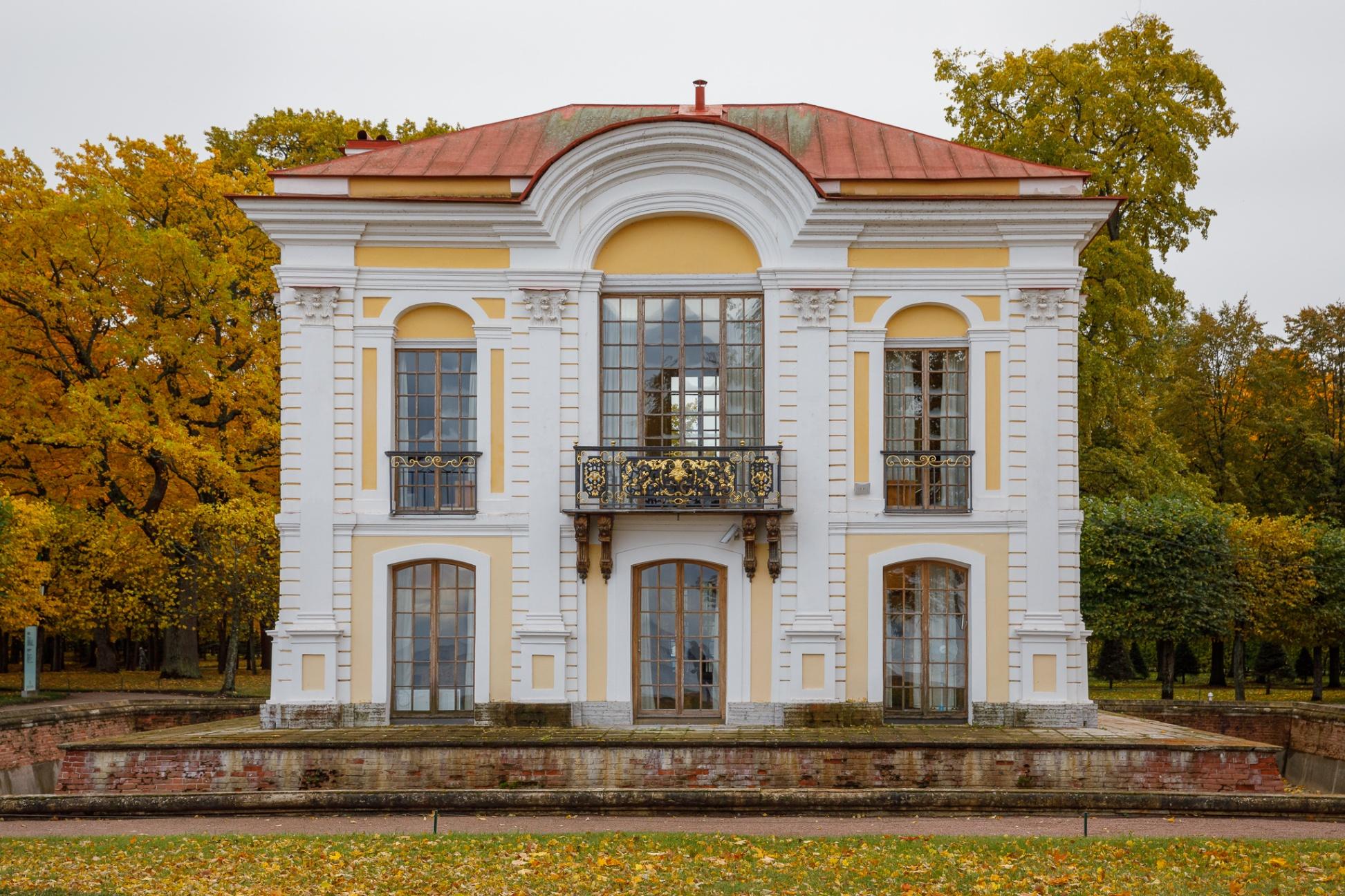 https://peterhofmuseum.ru/objects/peterhof/pavilion_ermitazh