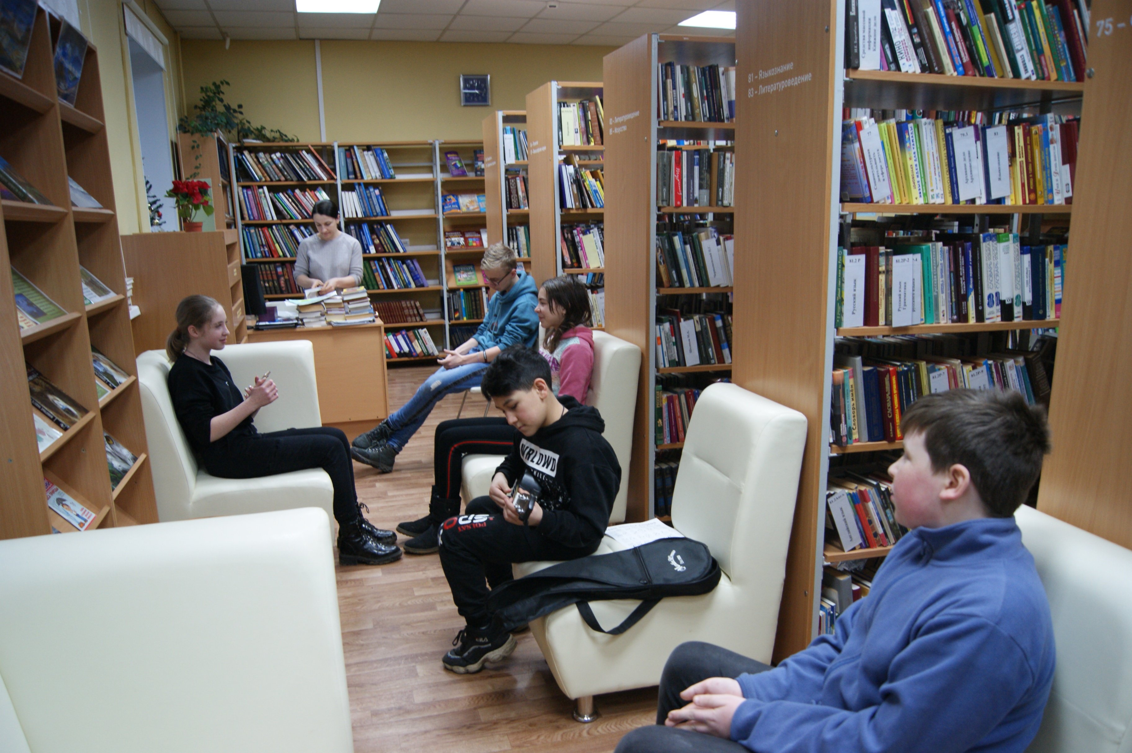 Библиотека поселка Песочный 4
