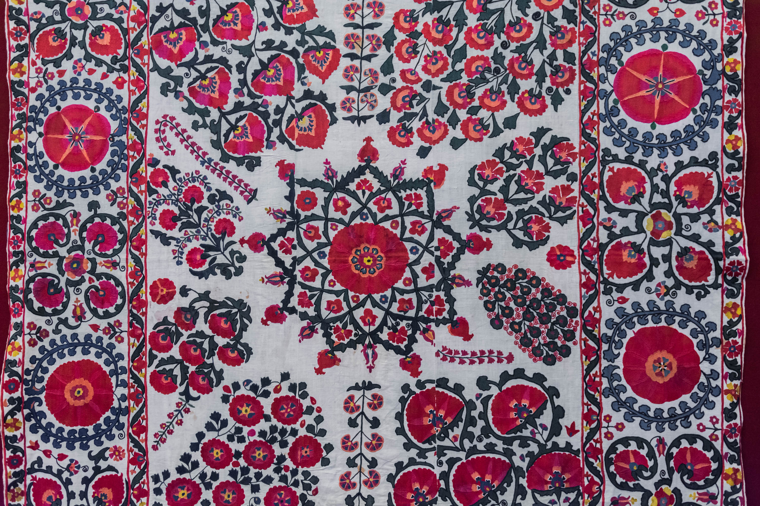 Шелковые нити Узбекистана — традиционные вышивки и ткани4