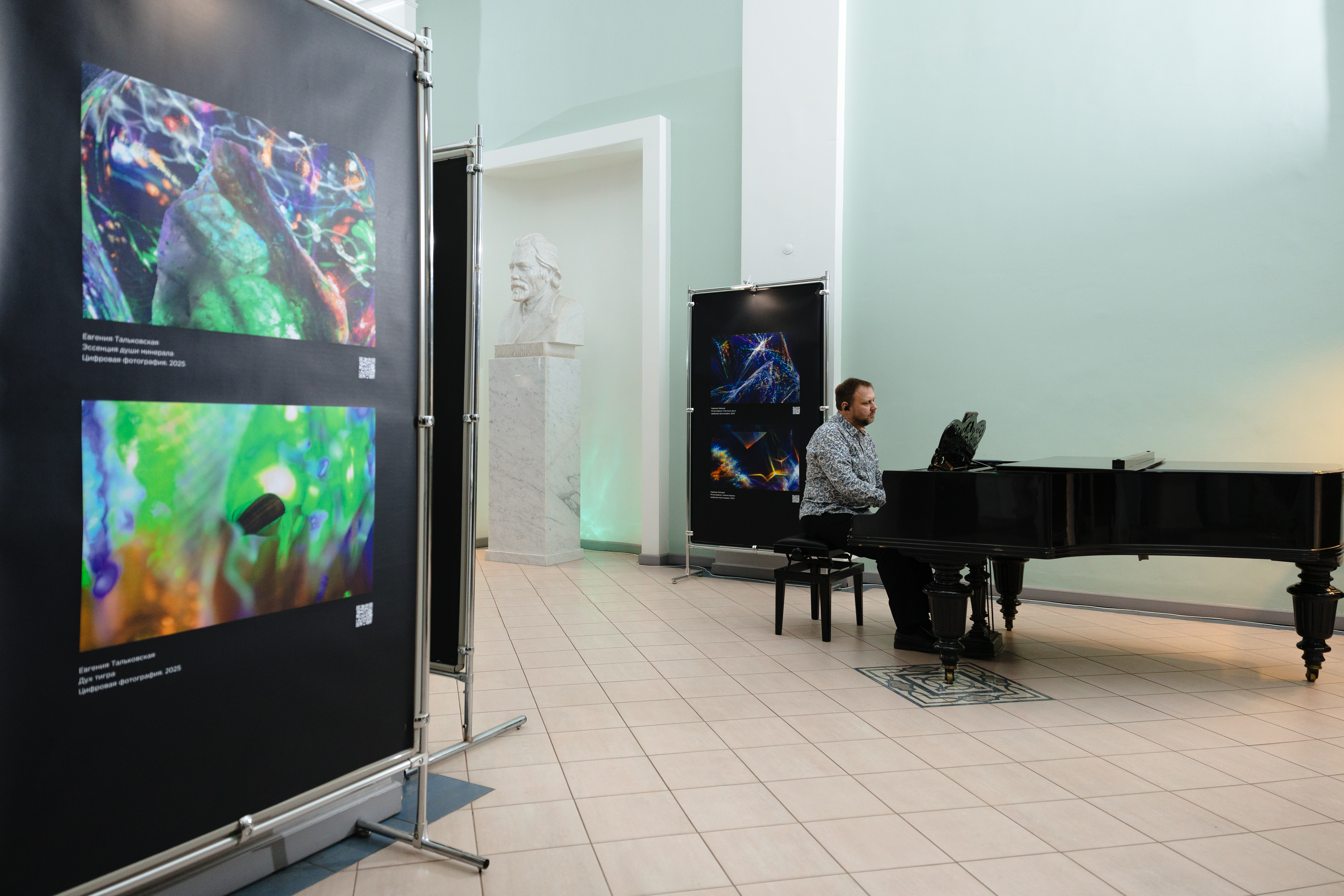 Увидеть Землю изнутри можно на выставке «Люминоминералогия. Энергия недр»1