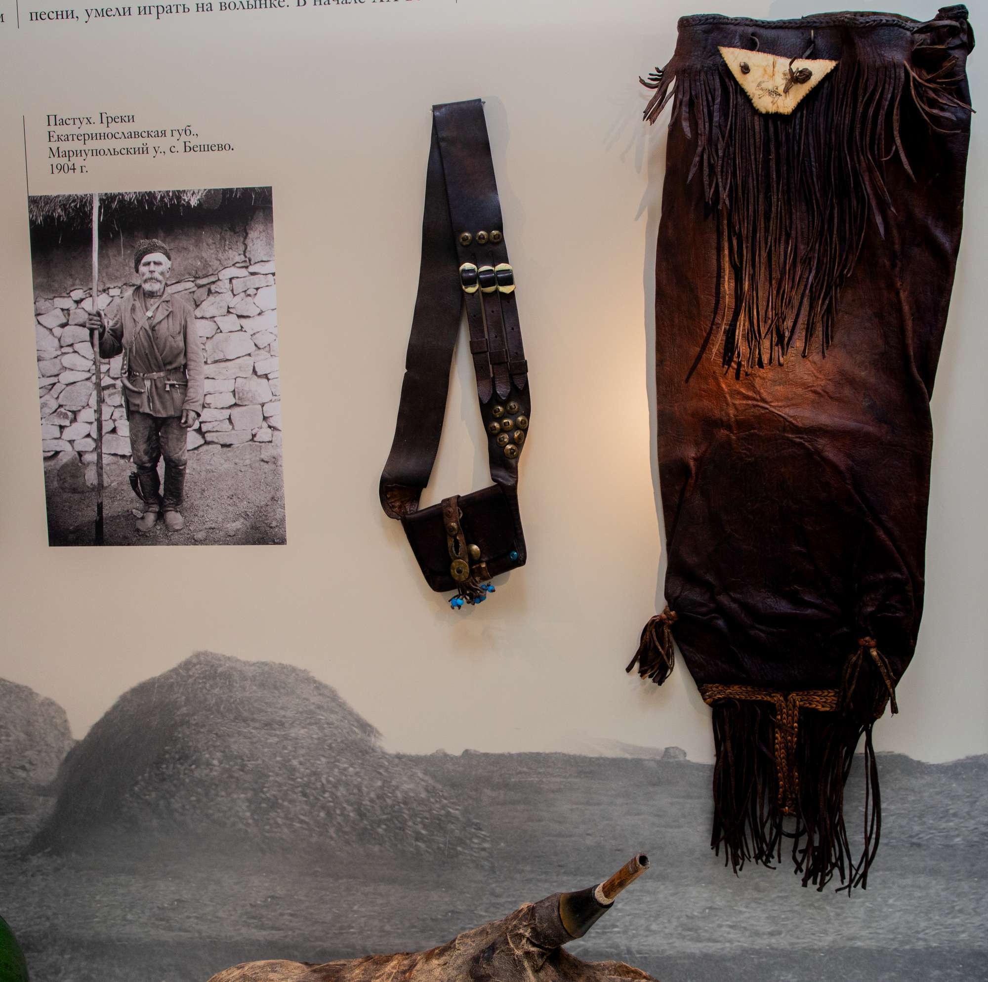 «Медь, костюм и вышивка» - всё о Крыме в Этнографическом музее2