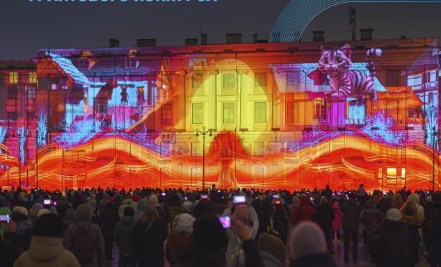 Мультимедийные шоу вновь проведут на Дворцовой площади