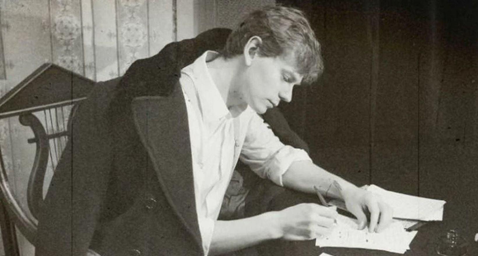 https://www.culture.ru/persons/8133/sergei-esenin