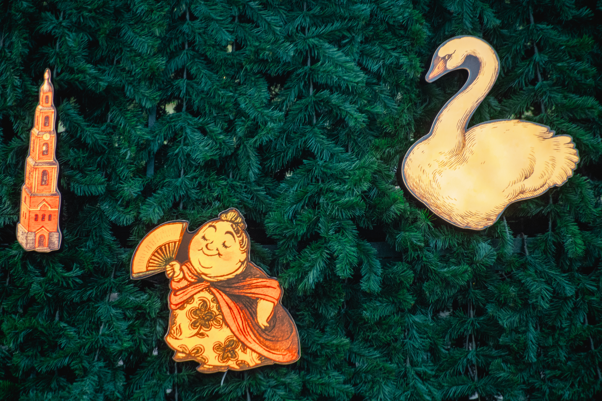 У «Манежа» можно полюбоваться елкой Бенуа1