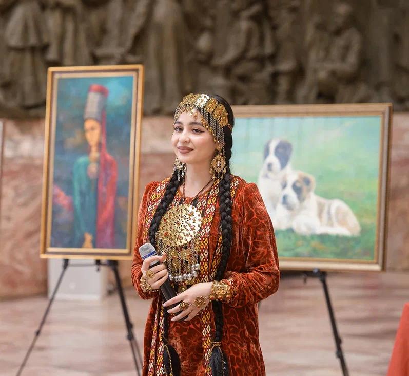 Традиционные туркменские костюмы пополнили собрание Российского этнографического музея 