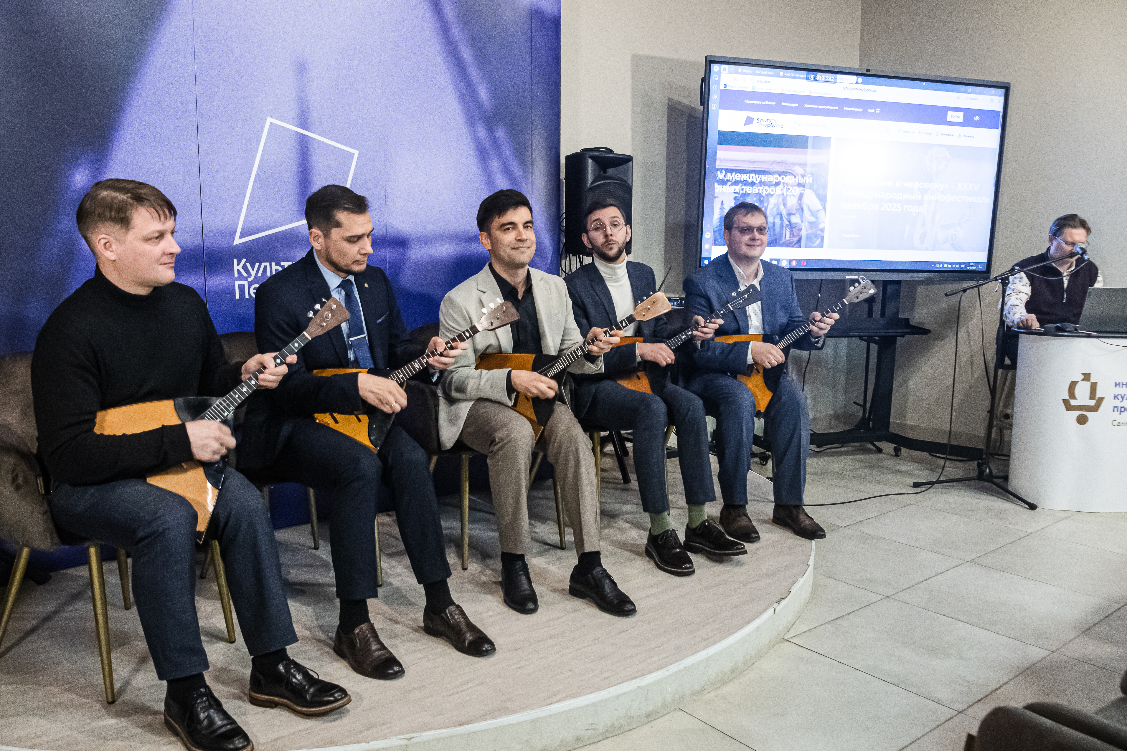 В медиацентре «Культура Петербурга» рассказали о будущем балалайки 5
