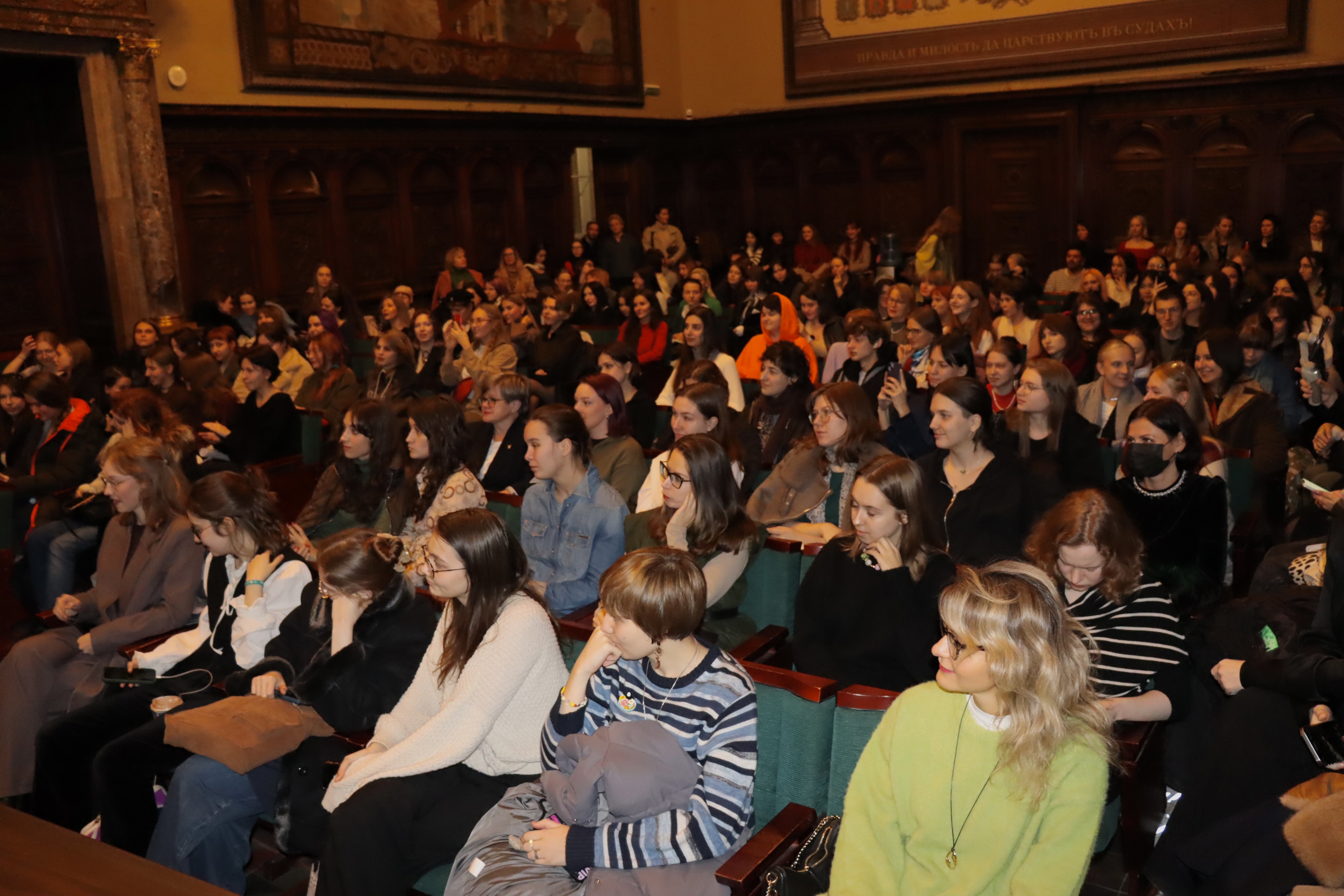 В Академии Штиглица выступил историк моды Анатоль Вовк2