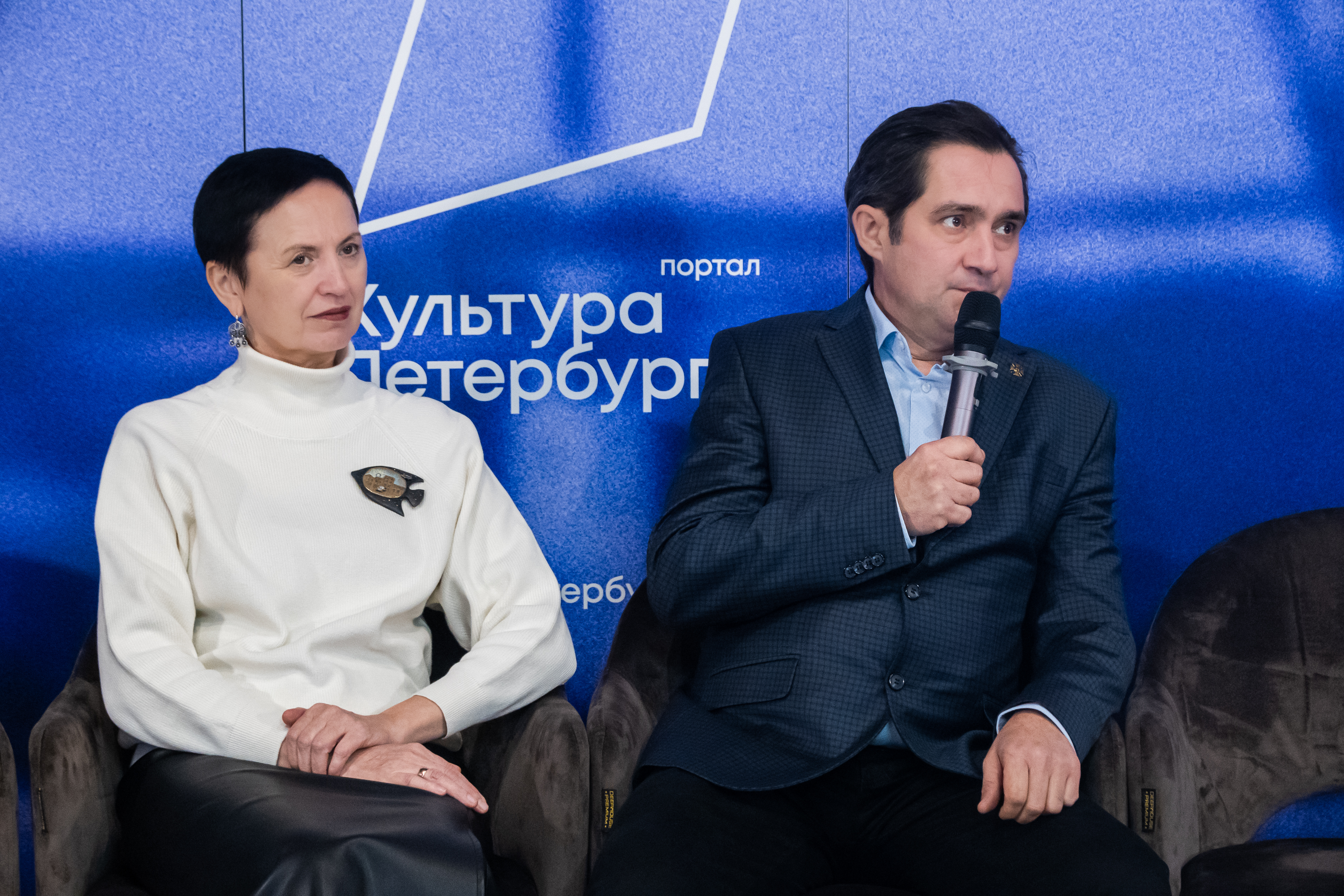 В медиацентре «Культура Петербурга» открылась выставка картин о героях разных эпох 8