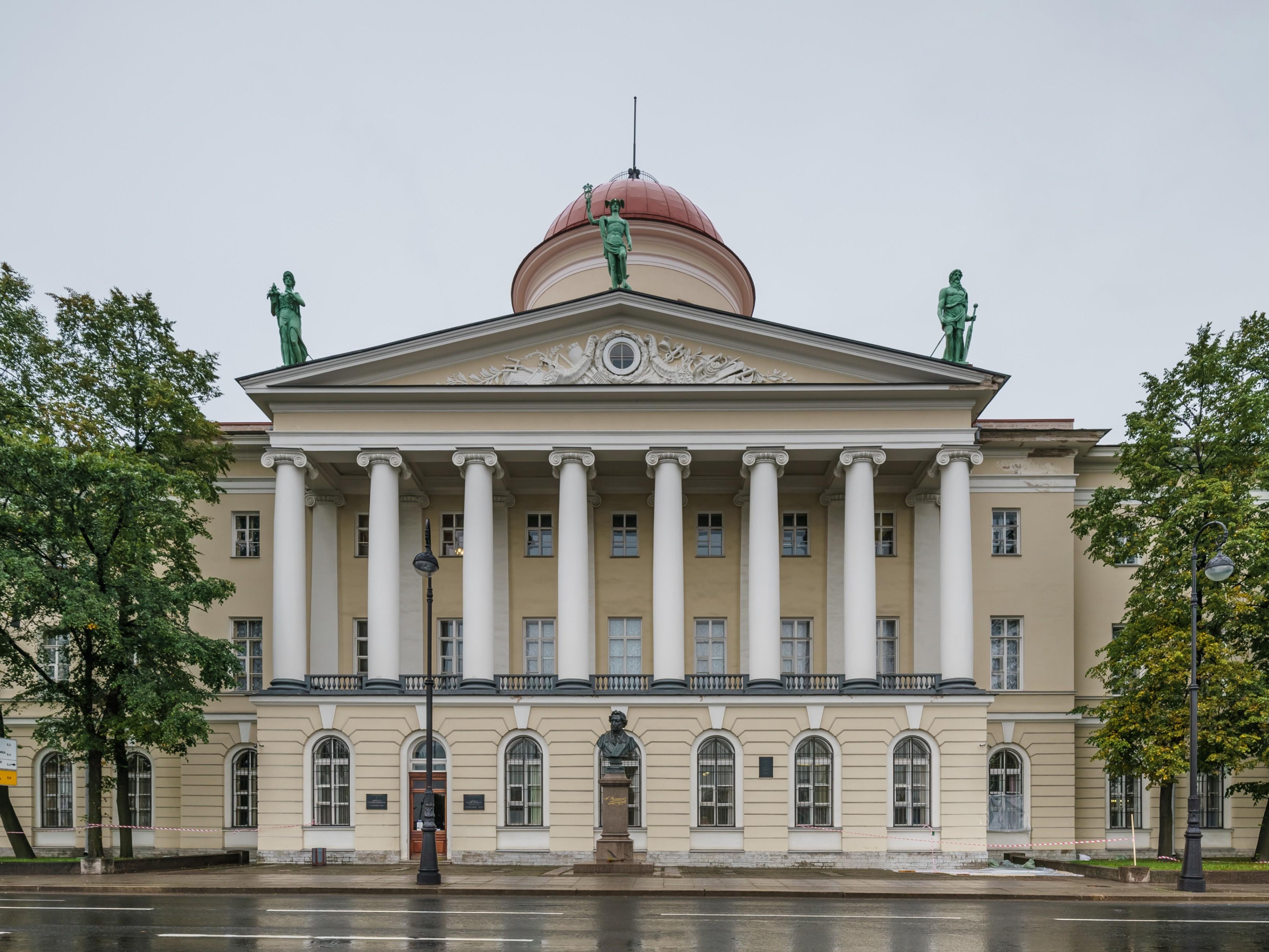 https://ru.wikipedia.org/wiki/%D0%9F%D1%83%D1%88%D0%BA%D0%B8%D0%BD%D1%81%D0%BA%D0%B8%D0%B9_%D0%94%D0%BE%D0%BC#/media/%D0%A4%D0%B0%D0%B9%D0%BB:Spb_Vasilievsky_Island_Pushkin_House_asv2019-09_img10.jpg
