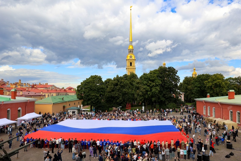 Как будет праздноваться в Петербурге День Государственного флага России-2026?