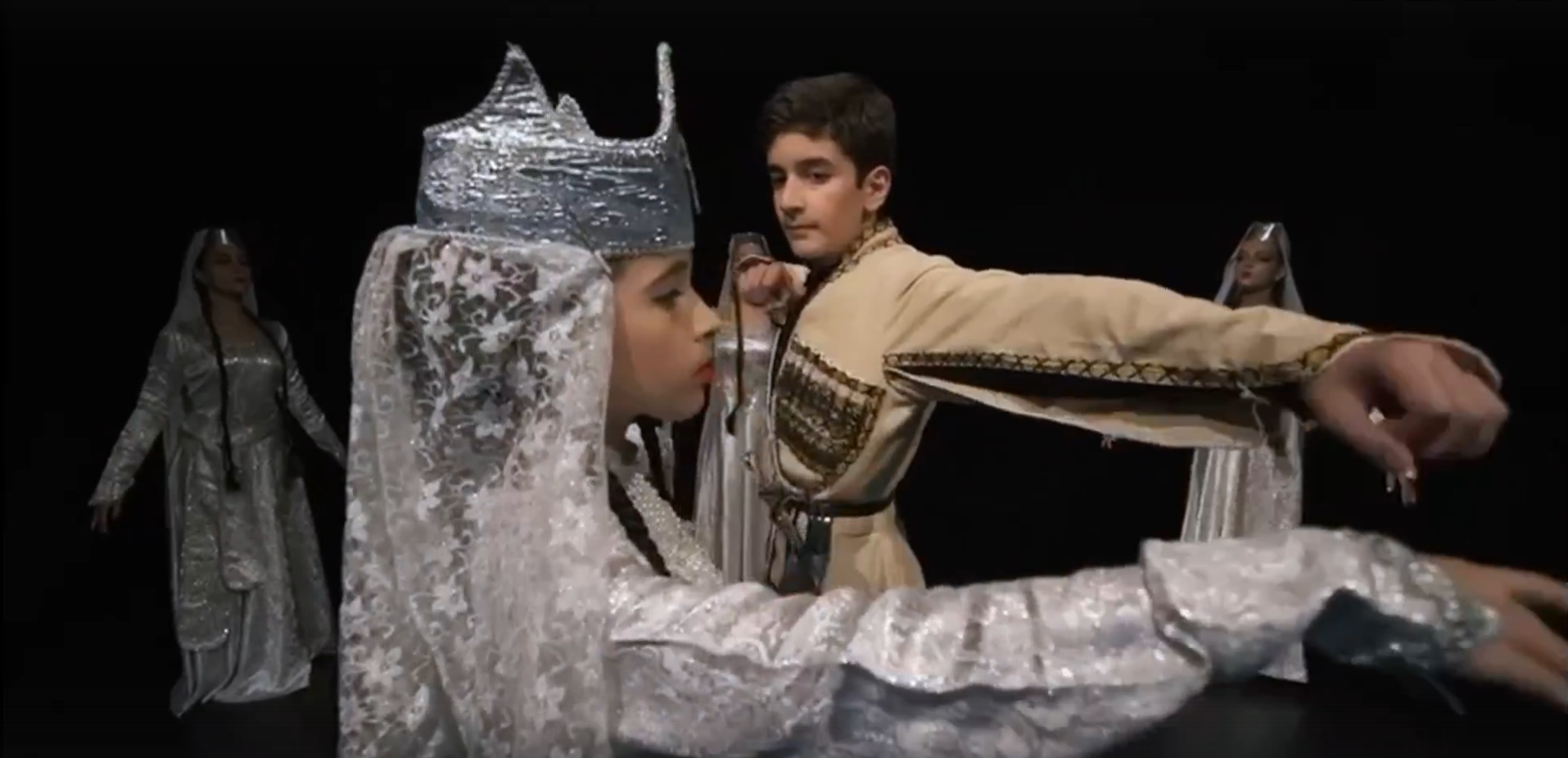 Ансамбли «Элва» и «Иберия» представляют Грузию в танце