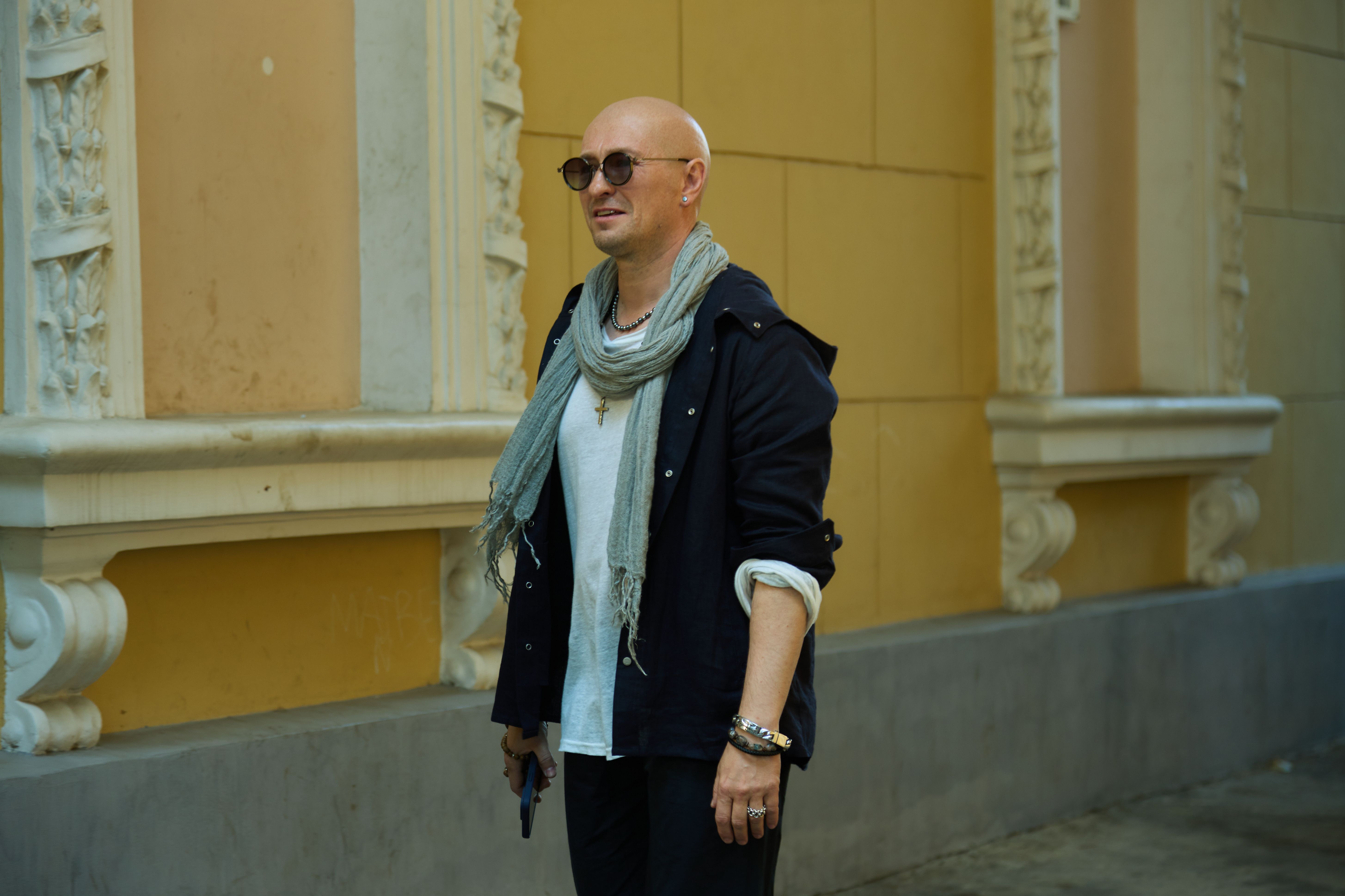 Сергей Безруков «Не по-детски» сыграет эксцентричного телеведущего5