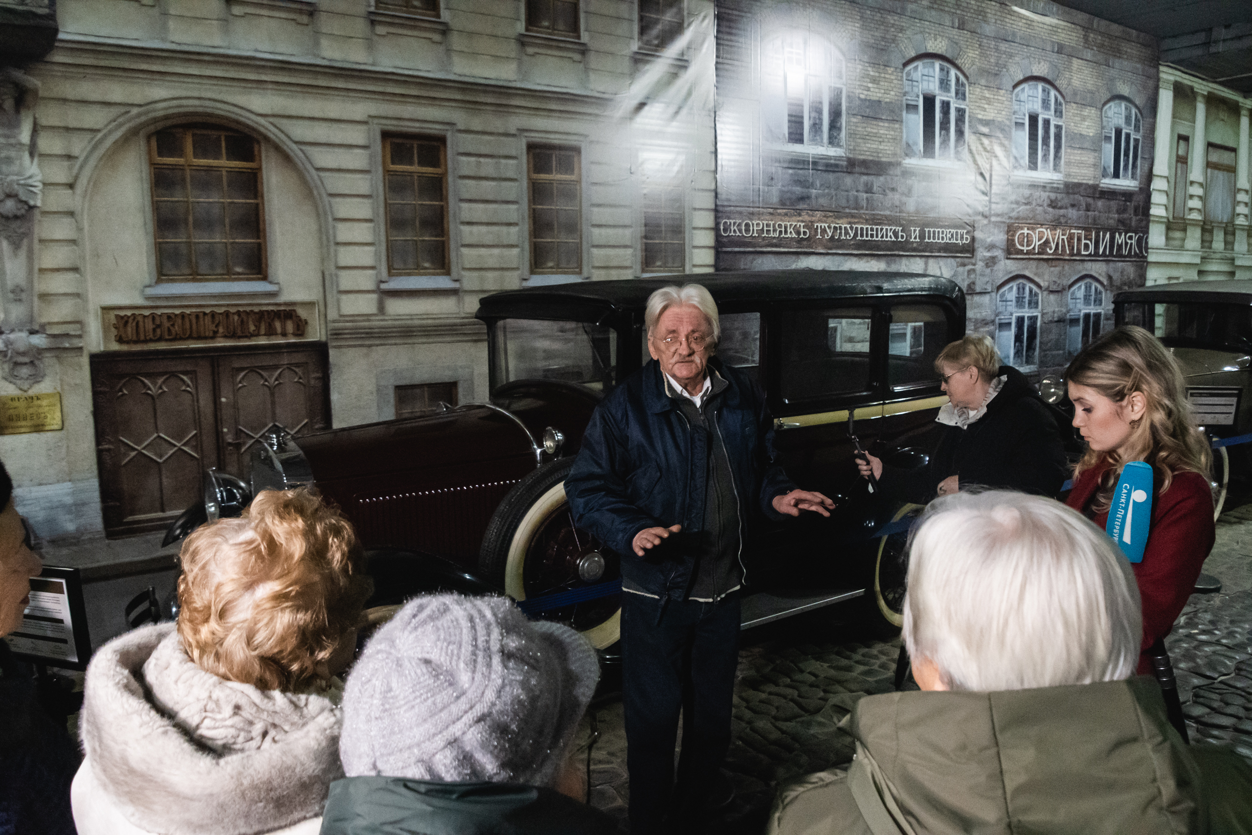 Киностудия «Ленфильм» провела экскурсию для блокадников 13