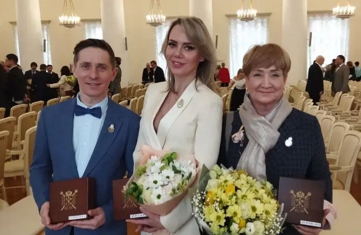 Артисты Театра музкомедии получили почетные звания1