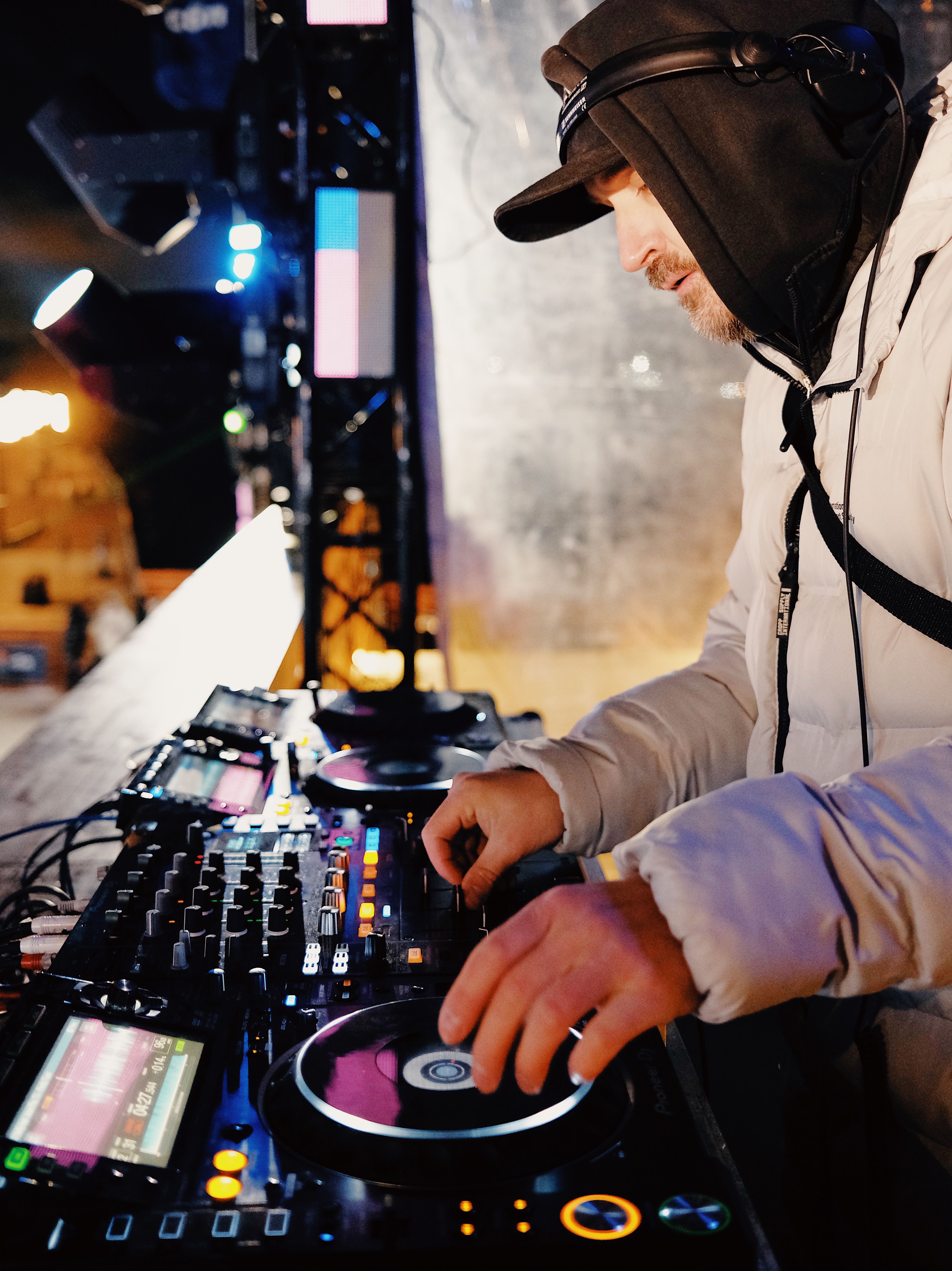 В «Севкабеле» музыкально откроют «Каток у моря» 3