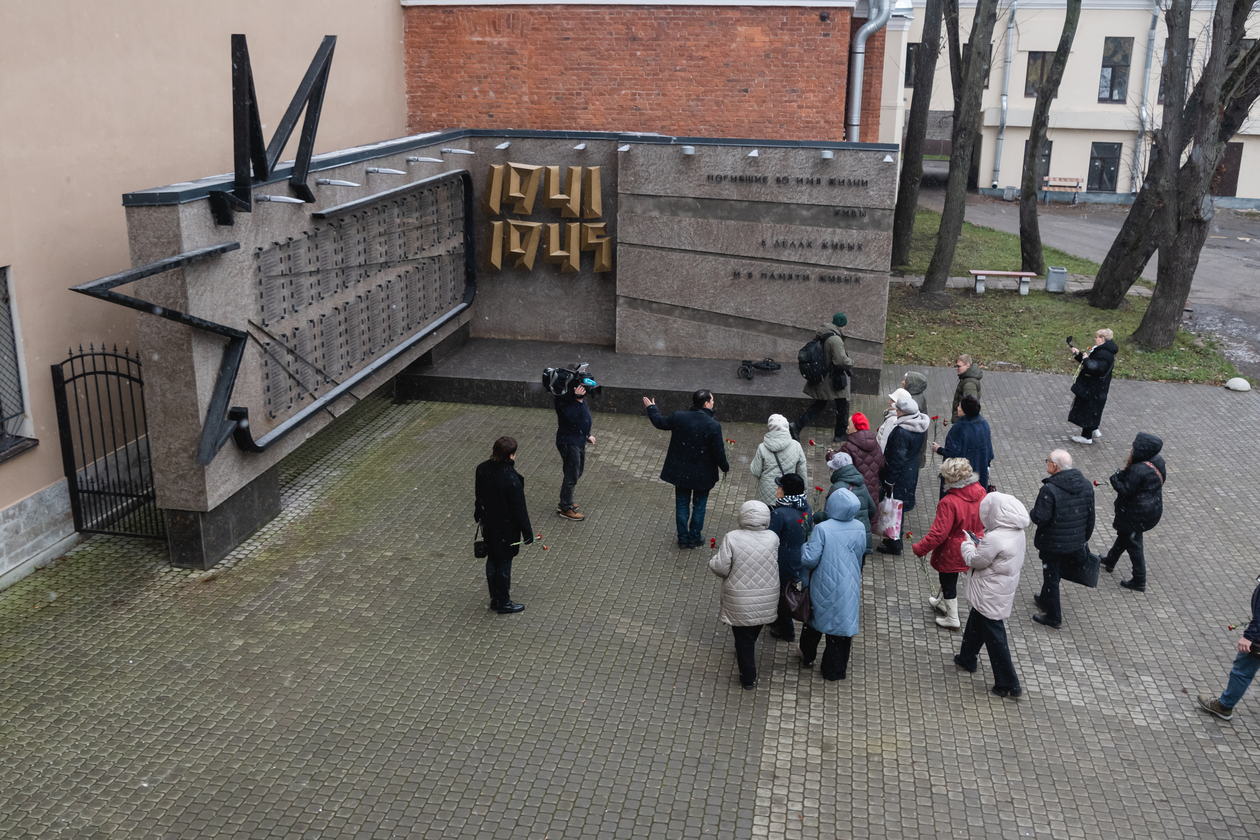 Киностудия «Ленфильм» провела экскурсию для блокадников 17