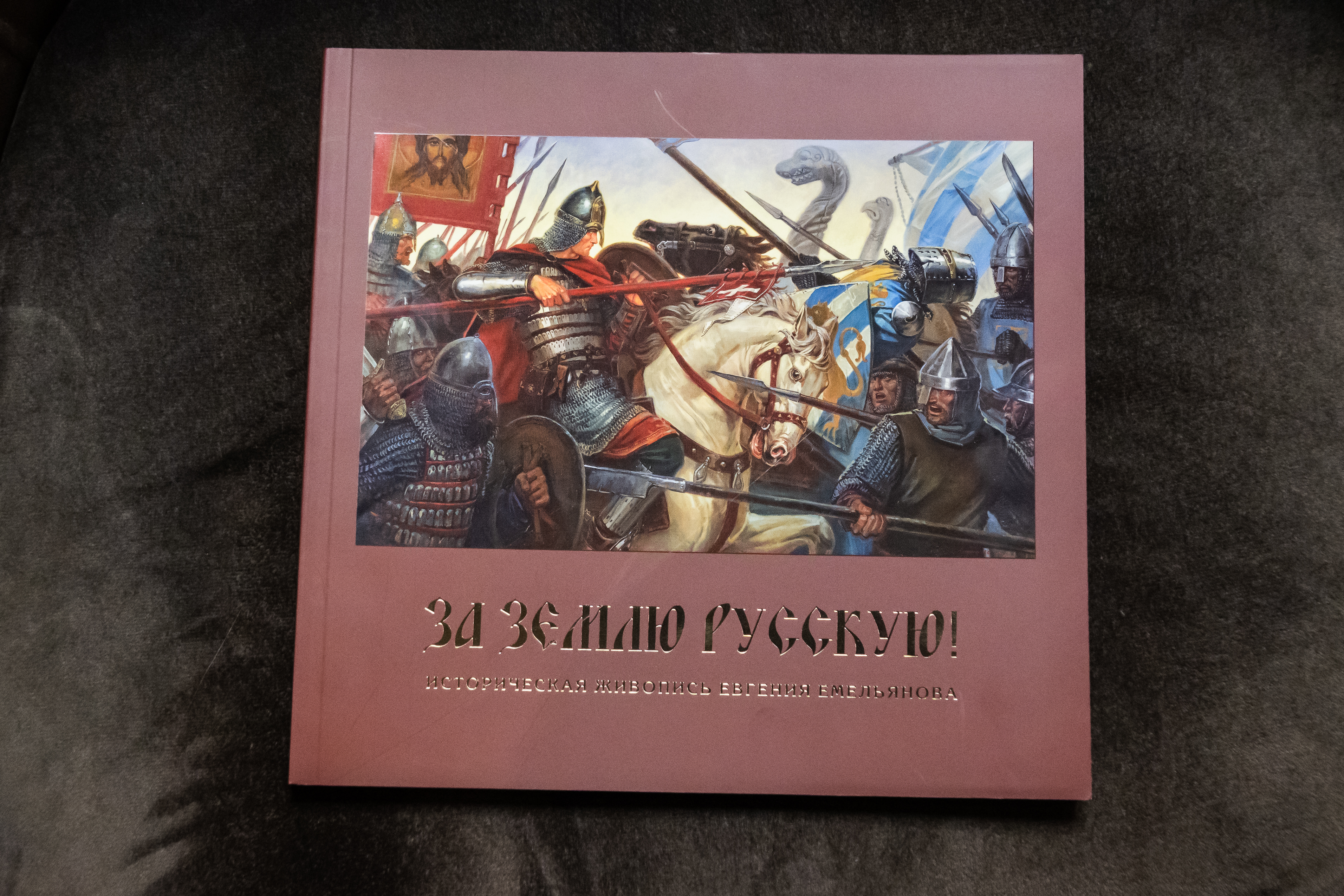 В медиацентре «Культура Петербурга» открылась выставка картин о героях разных эпох 20