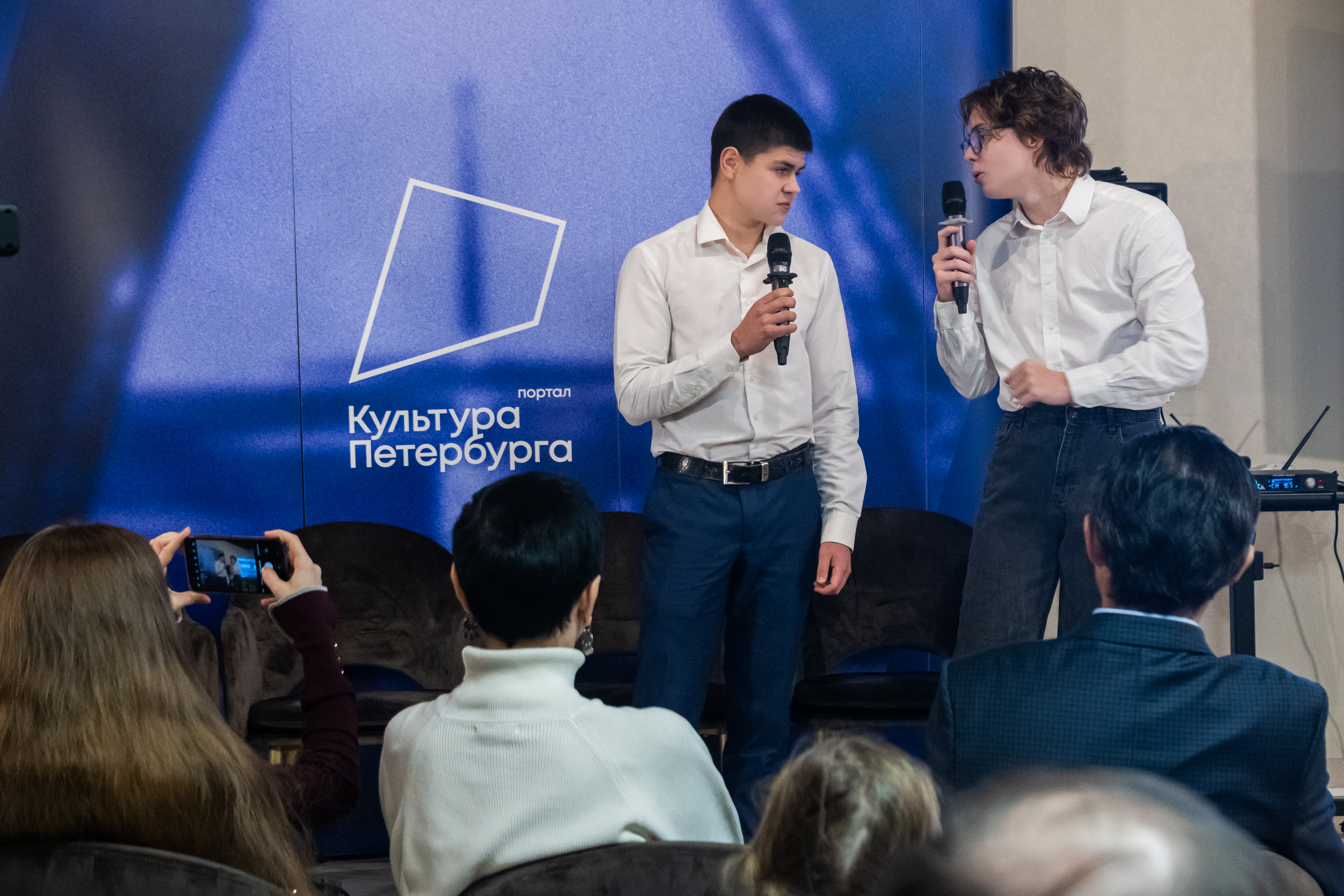 В медиацентре «Культура Петербурга» открылась выставка картин о героях разных эпох 6