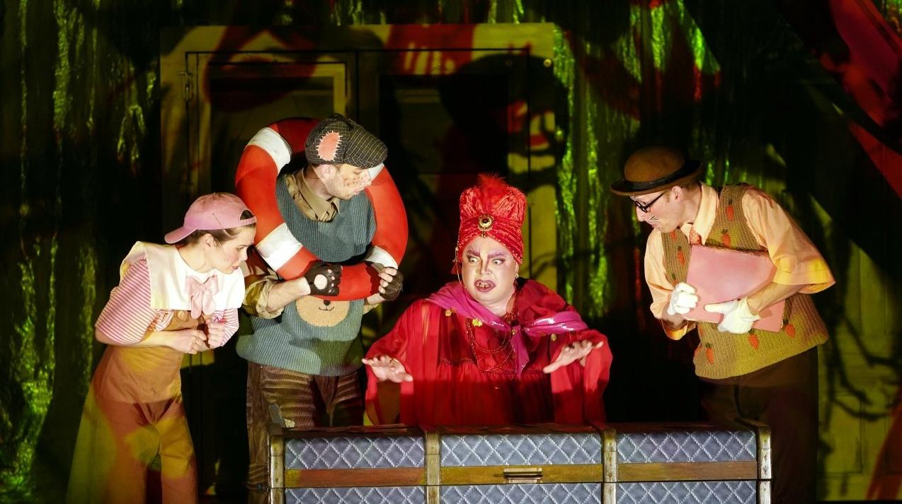 «Здравствуй, Винни!» - опера для всех в «Зазеркалье»