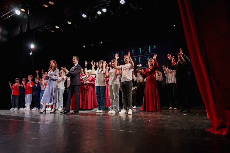 В Северной столице показали, как старшее поколение поёт на жестовом языке