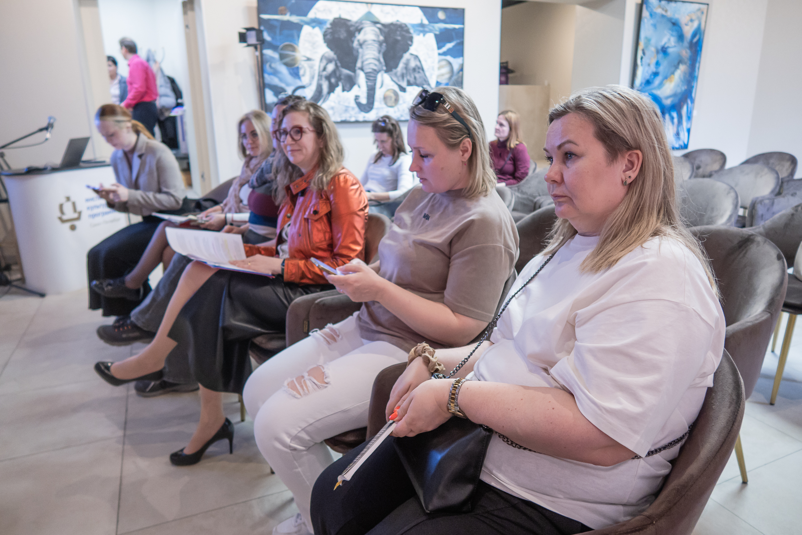 В медиацентре «Культура Петербурга» многодетные мамы узнали, как построить родовое древо5