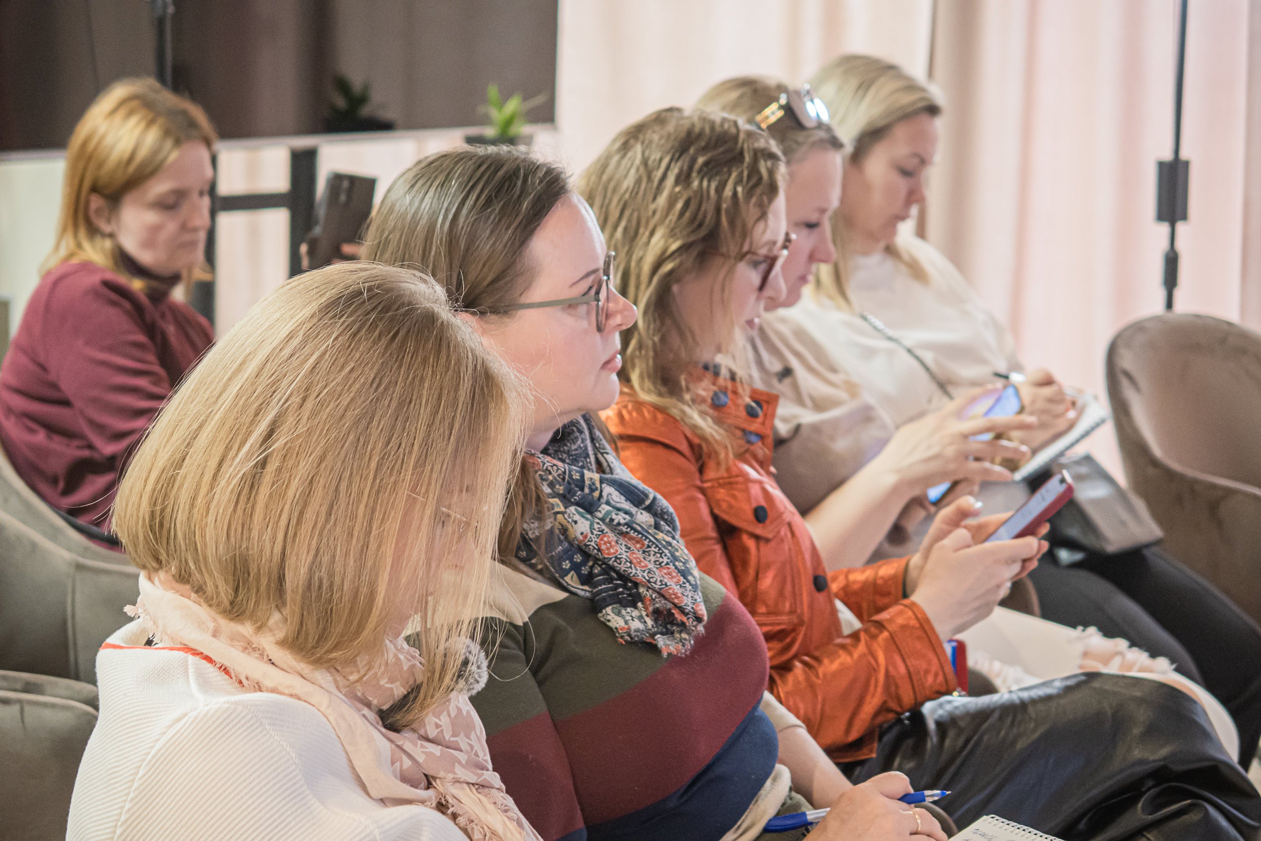 В медиацентре «Культура Петербурга» многодетные мамы узнали, как построить родовое древо12