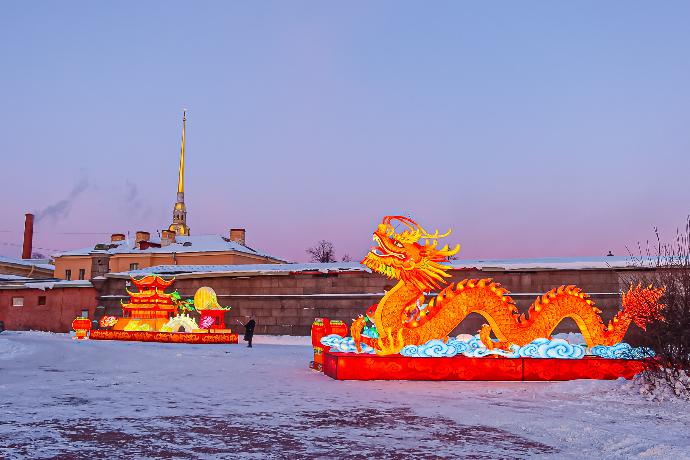 Драконы и фениксы из Цзыгуна поселились на Заячьем острове18