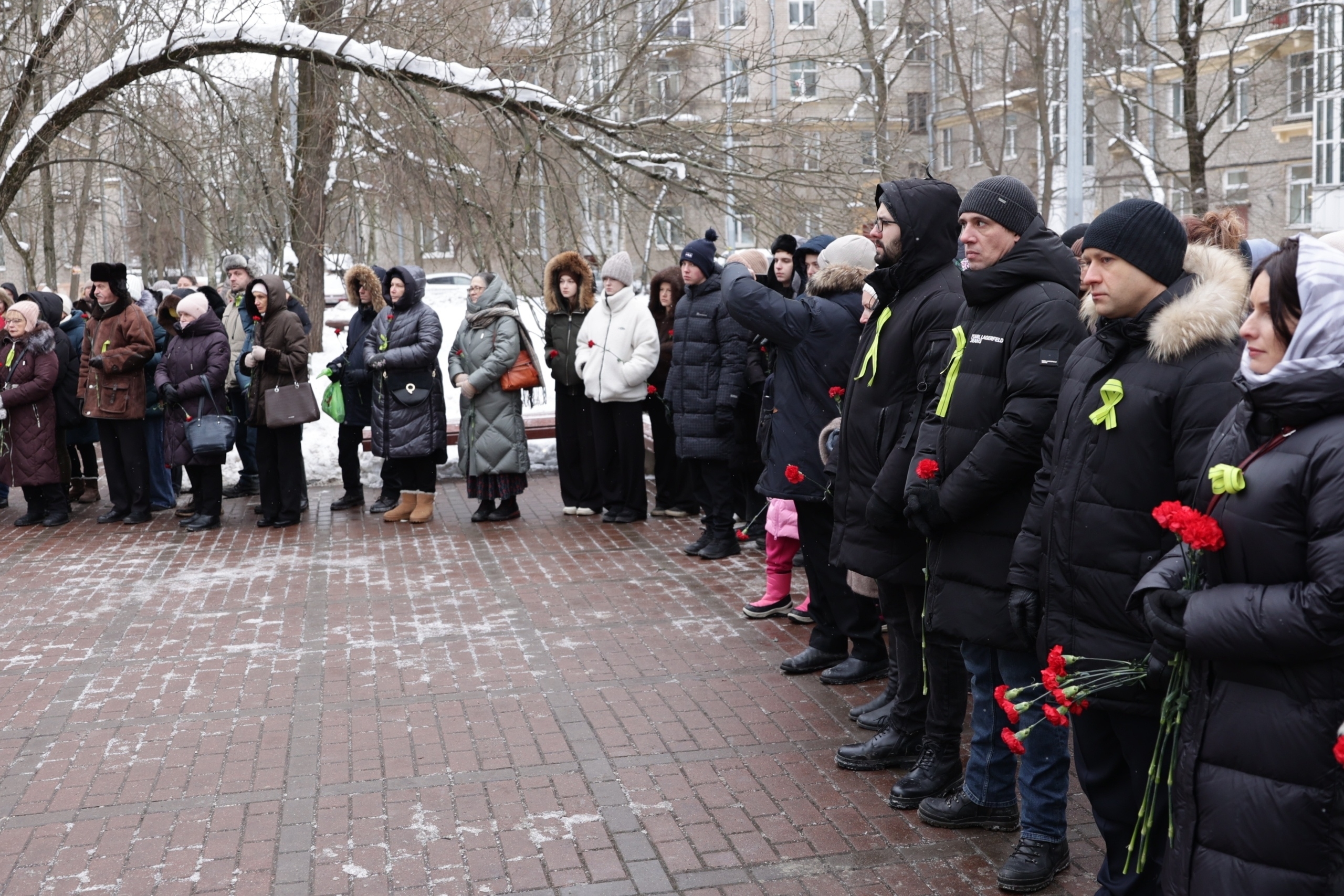В сквере имени Ольги Берггольц провели акцию памяти 1