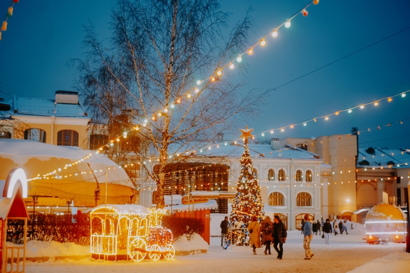 Двор Гостинки открыл зимний сезон 