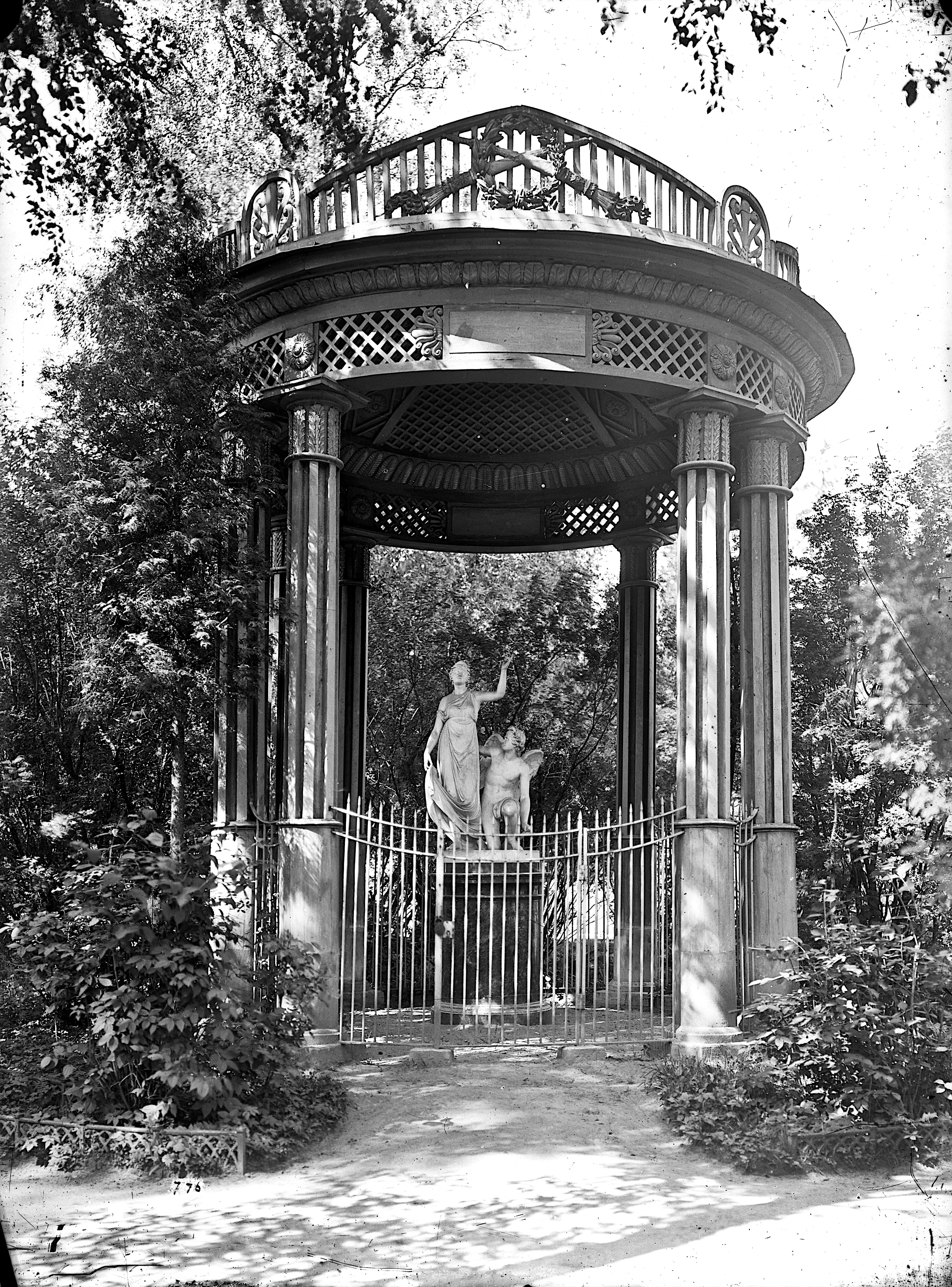 В Павловске восстановят памятник Александре Павловне1