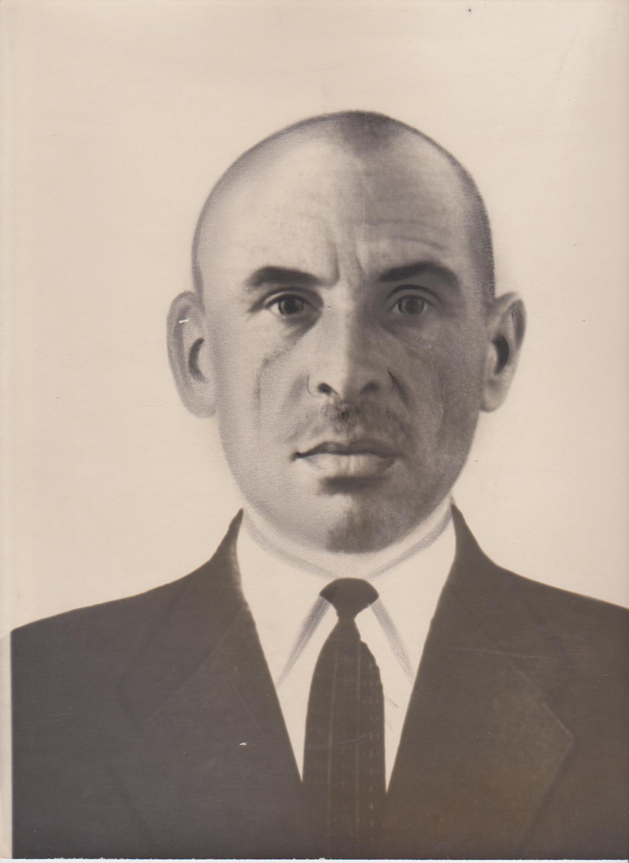 «Военная история моей семьи. Реликвия»: почётная грамота с личной подписью Сталина, нагрудный знак «Отличный шофёр» и медали Михаила Бусыгина4