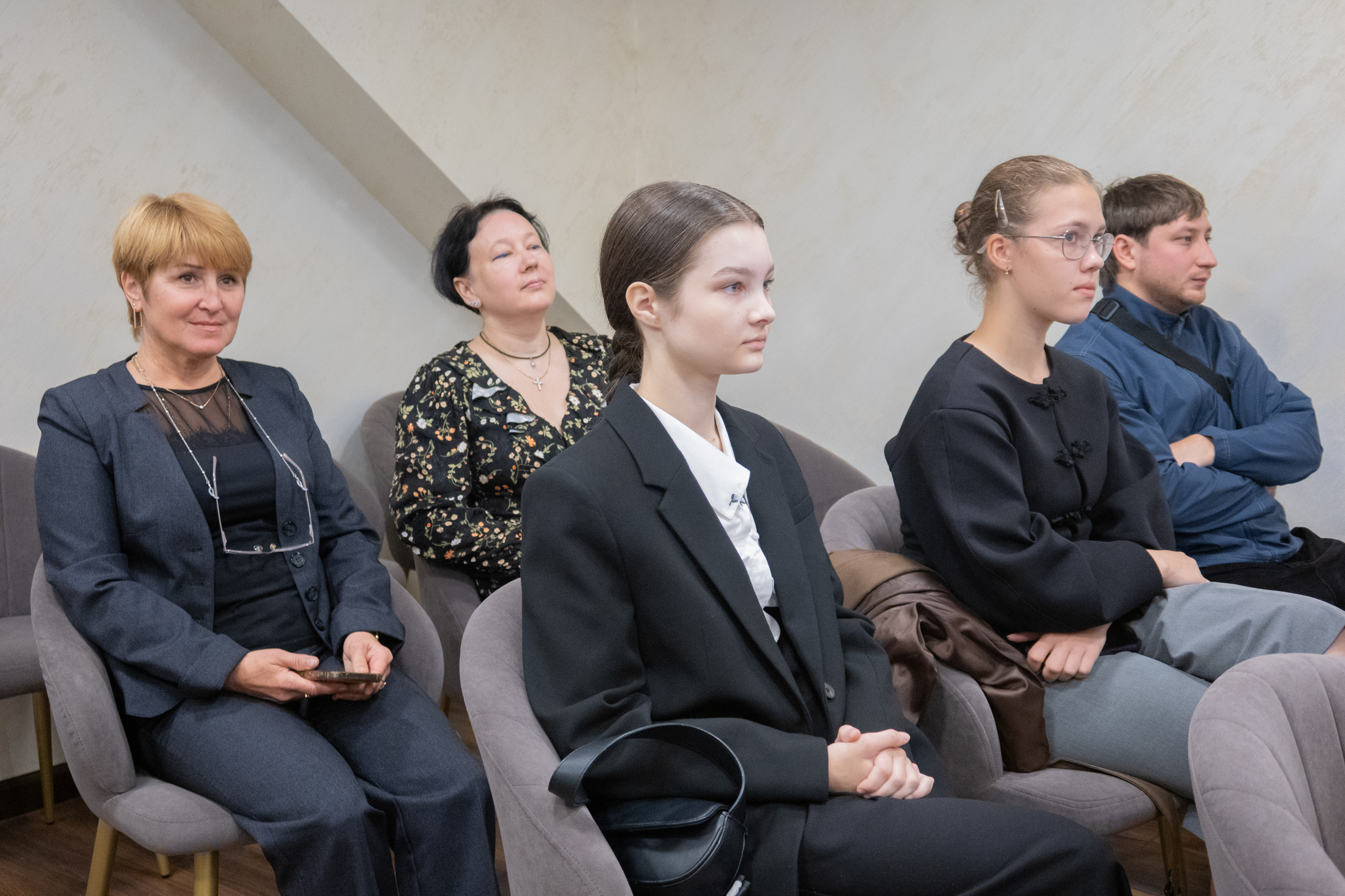 Выставка «Мастерская. Диалог поколений» открылась в Институте культурных программ 18