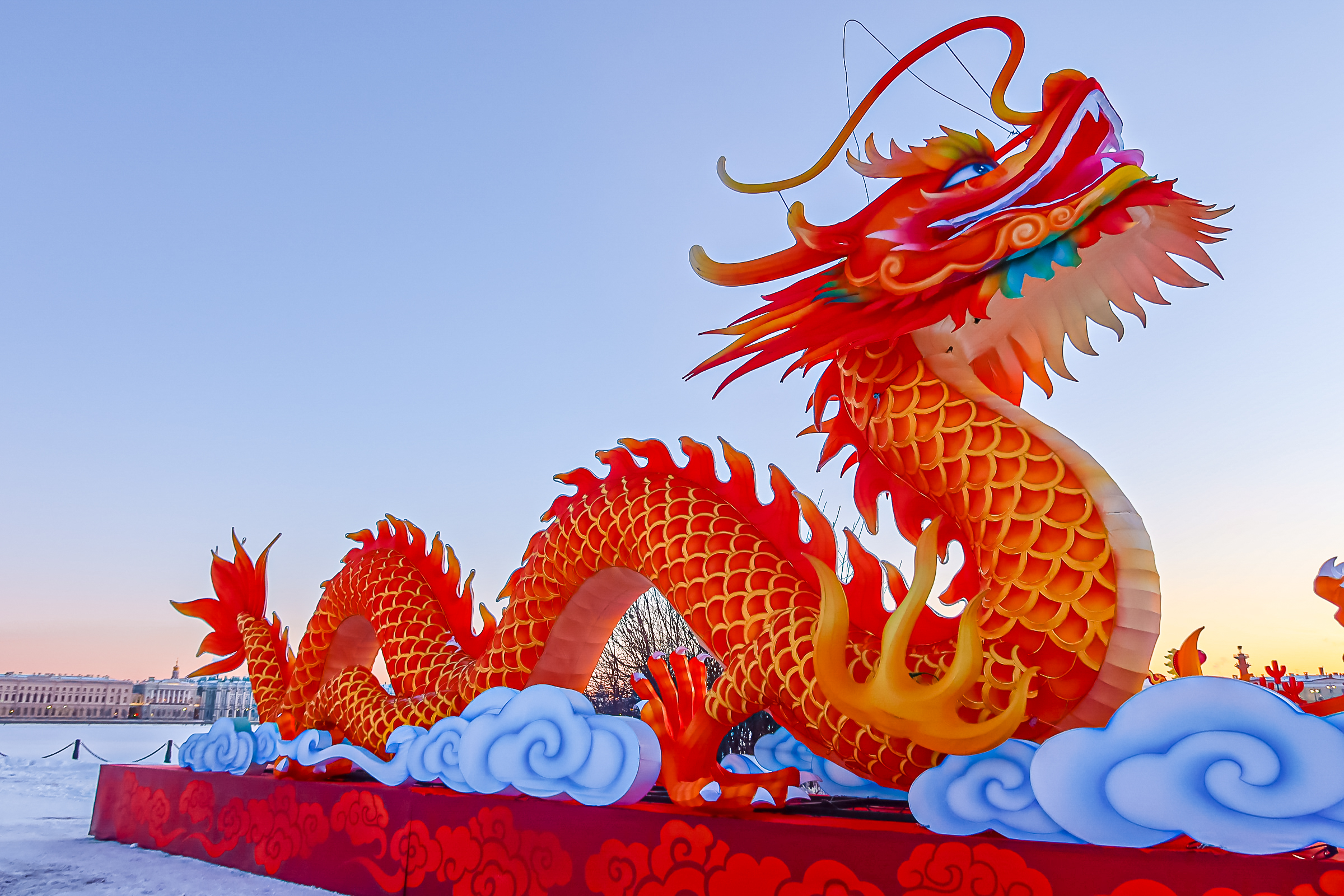 Драконы и фениксы из Цзыгуна поселились на Заячьем острове14