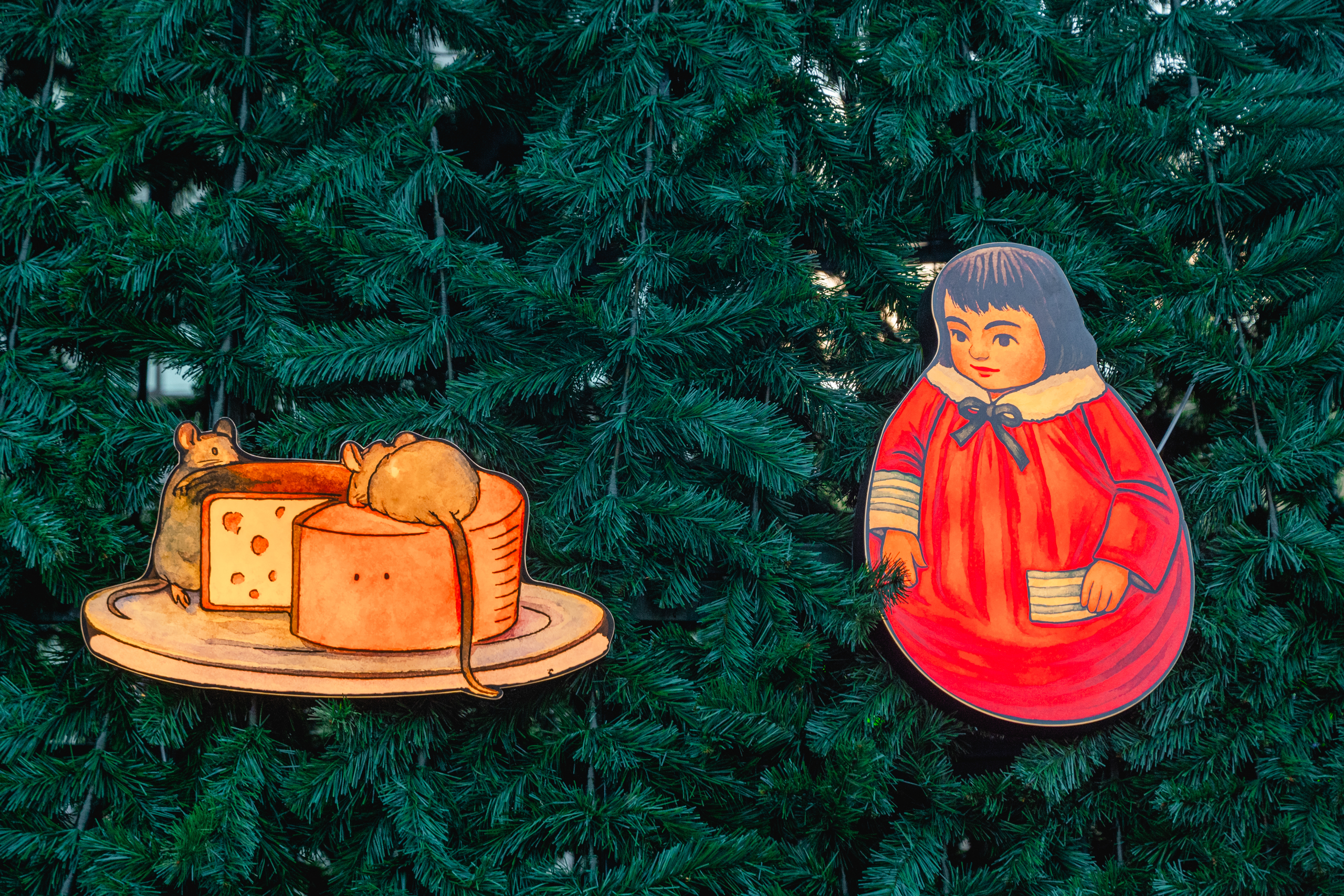 У «Манежа» можно полюбоваться елкой Бенуа7