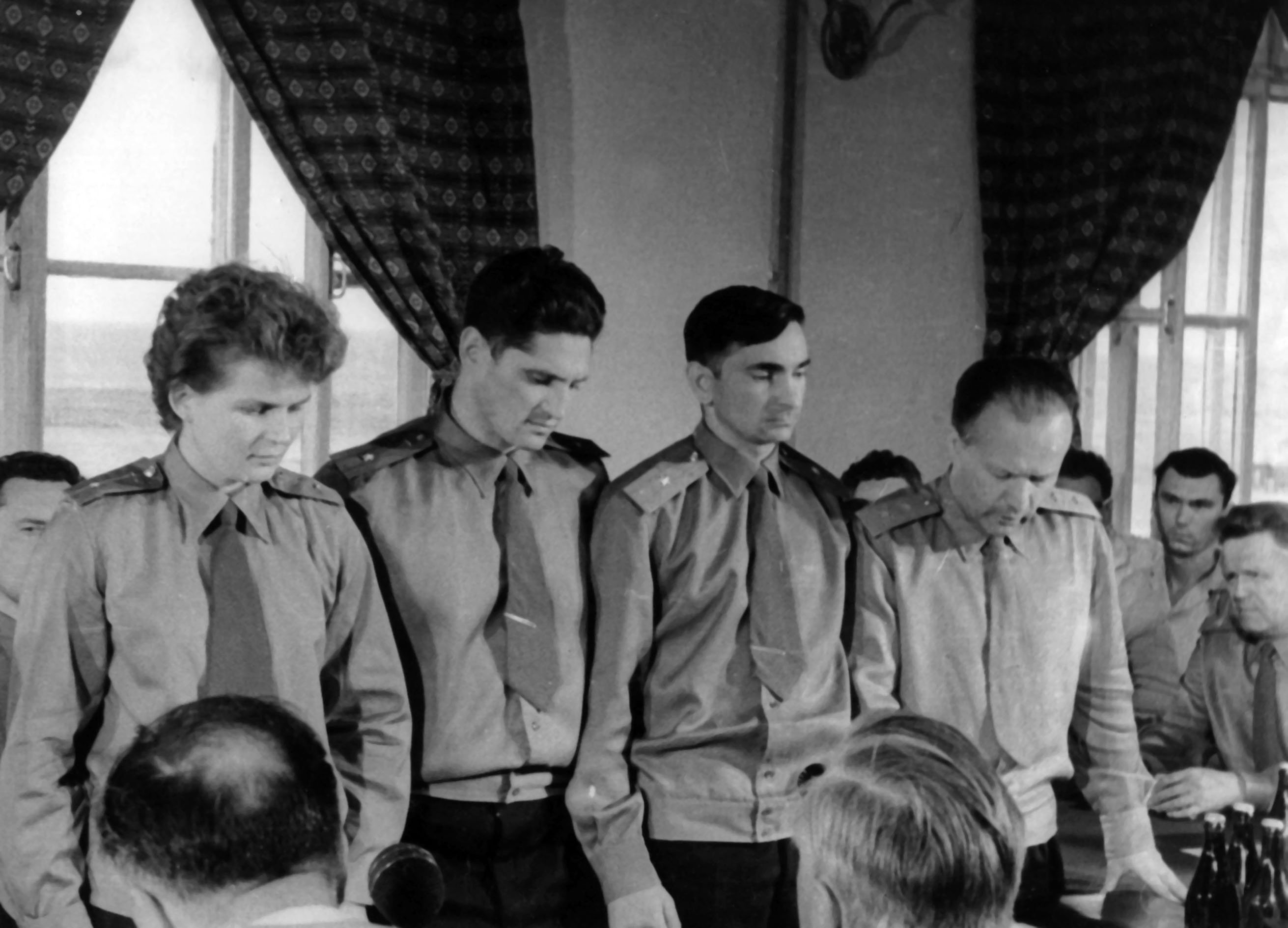 В Музее артиллерии презентуют неофициальные фотоснимки космонавтов и картину Петра Кривоногова 6