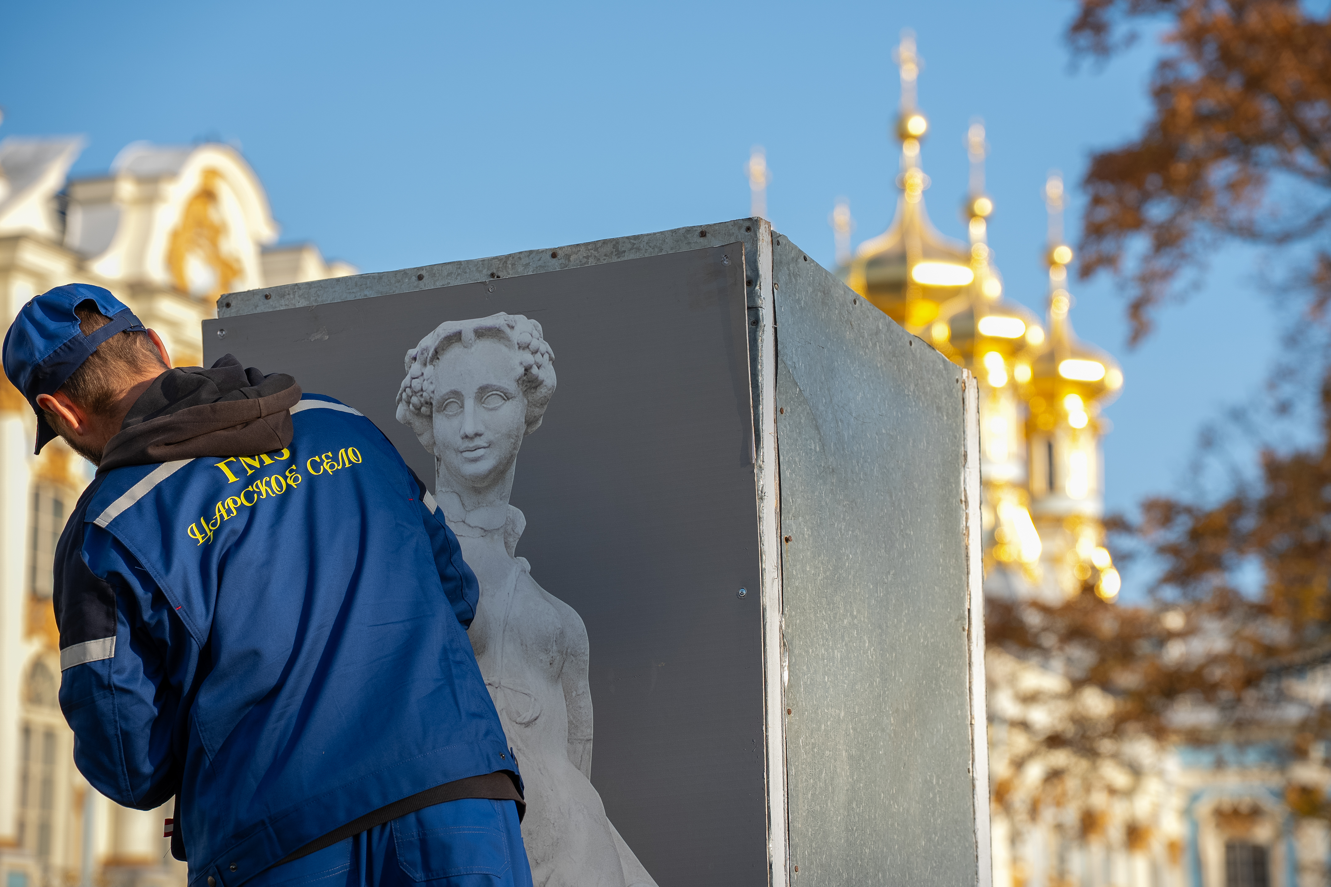 Царскосельская скульптура надела зимнюю одежду3