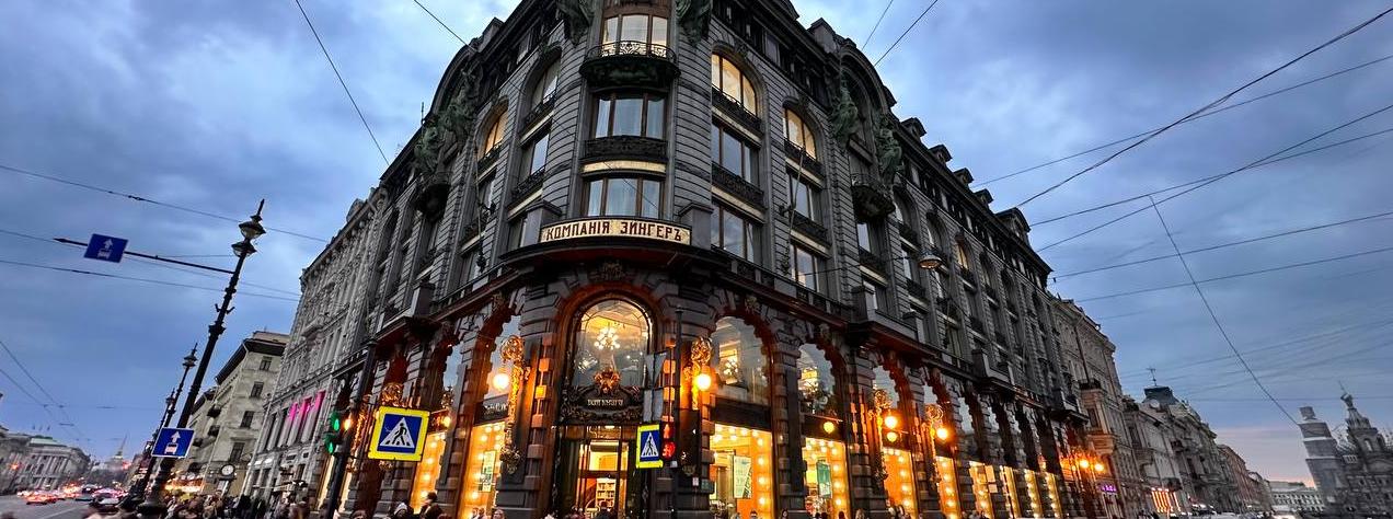 Обложка: ДК Лурье подарил Дому книги аудиогид  