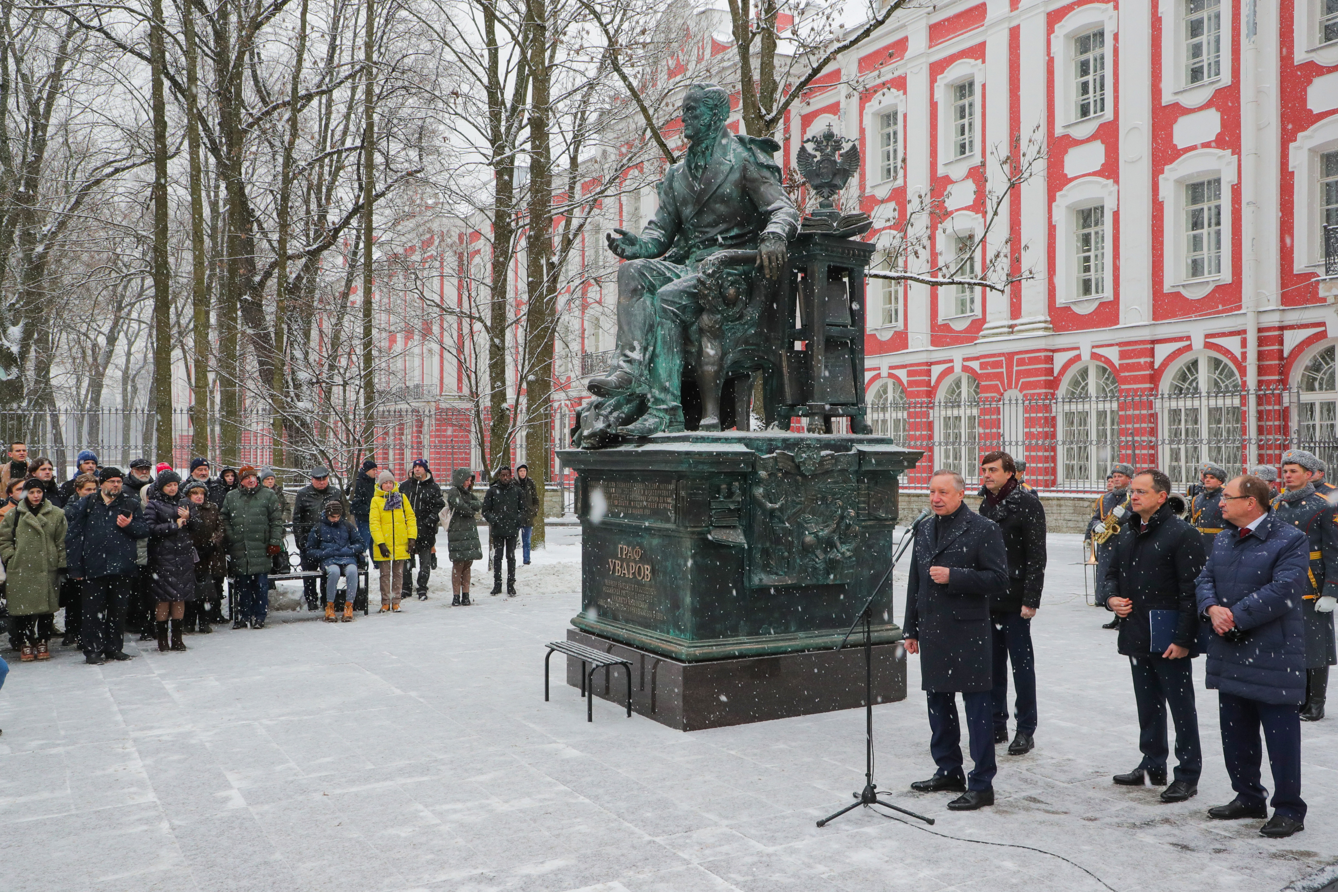 В Петербурге установили памятник министру просвещения Российской империи2