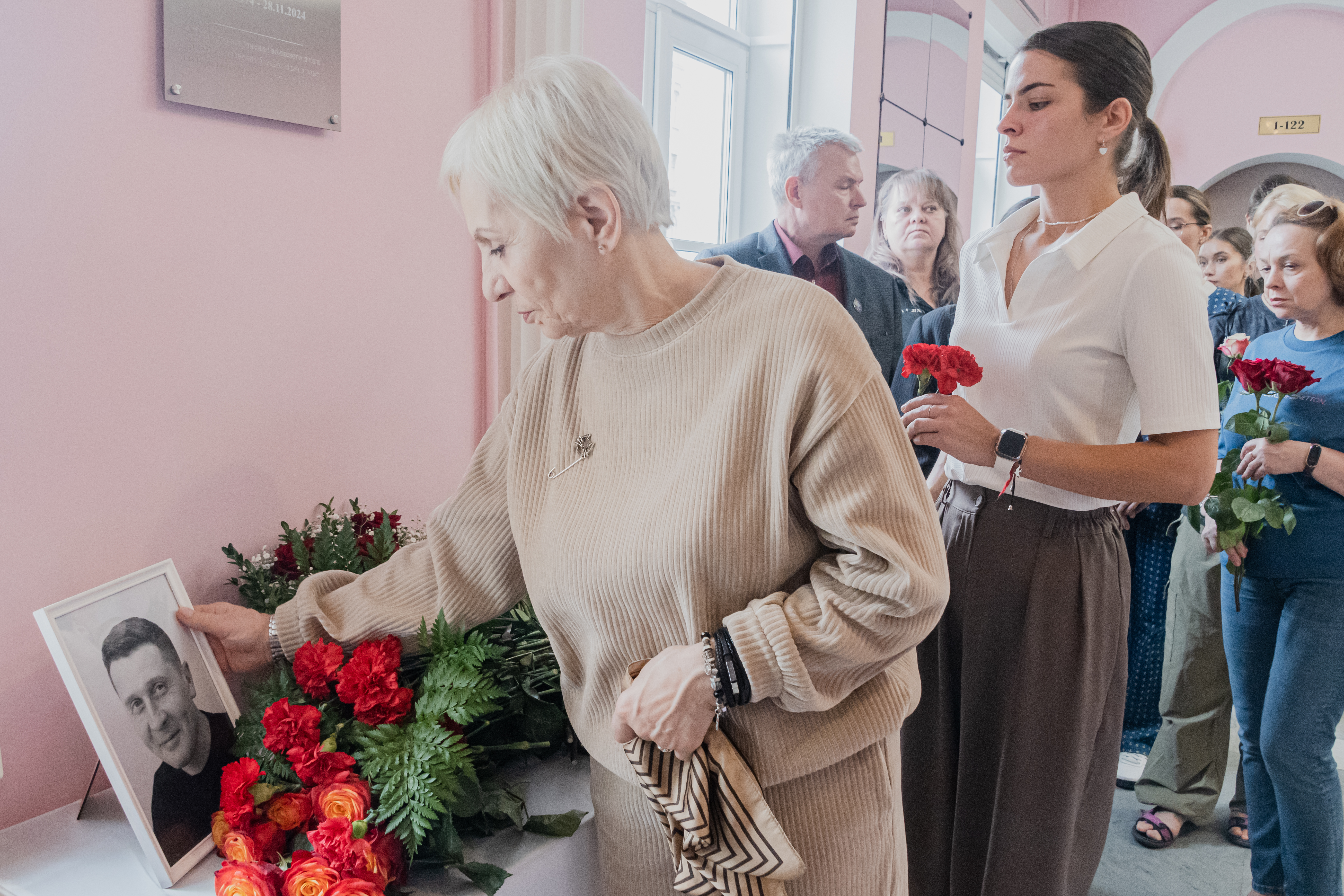 В театре «На Неве» открыли мемориальную доску в память об артисте Вадиме Алфёрове11