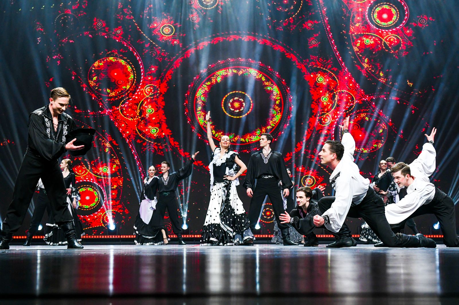 «Гжель» затанцует на сцене БКЗ 5